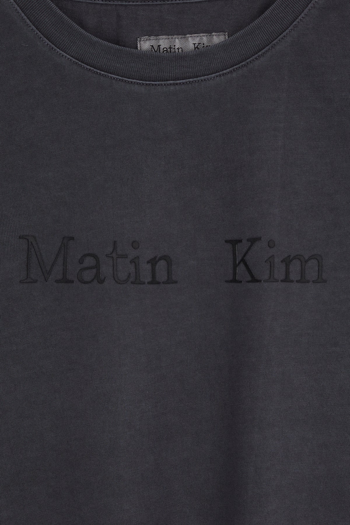 matinkim PIGMENT LOGO CROP TOP IN DARK GREY