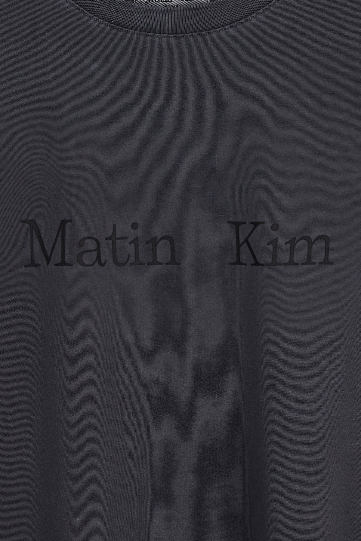 matinkim PIGMENT LOGO TOP IN DARK GREY