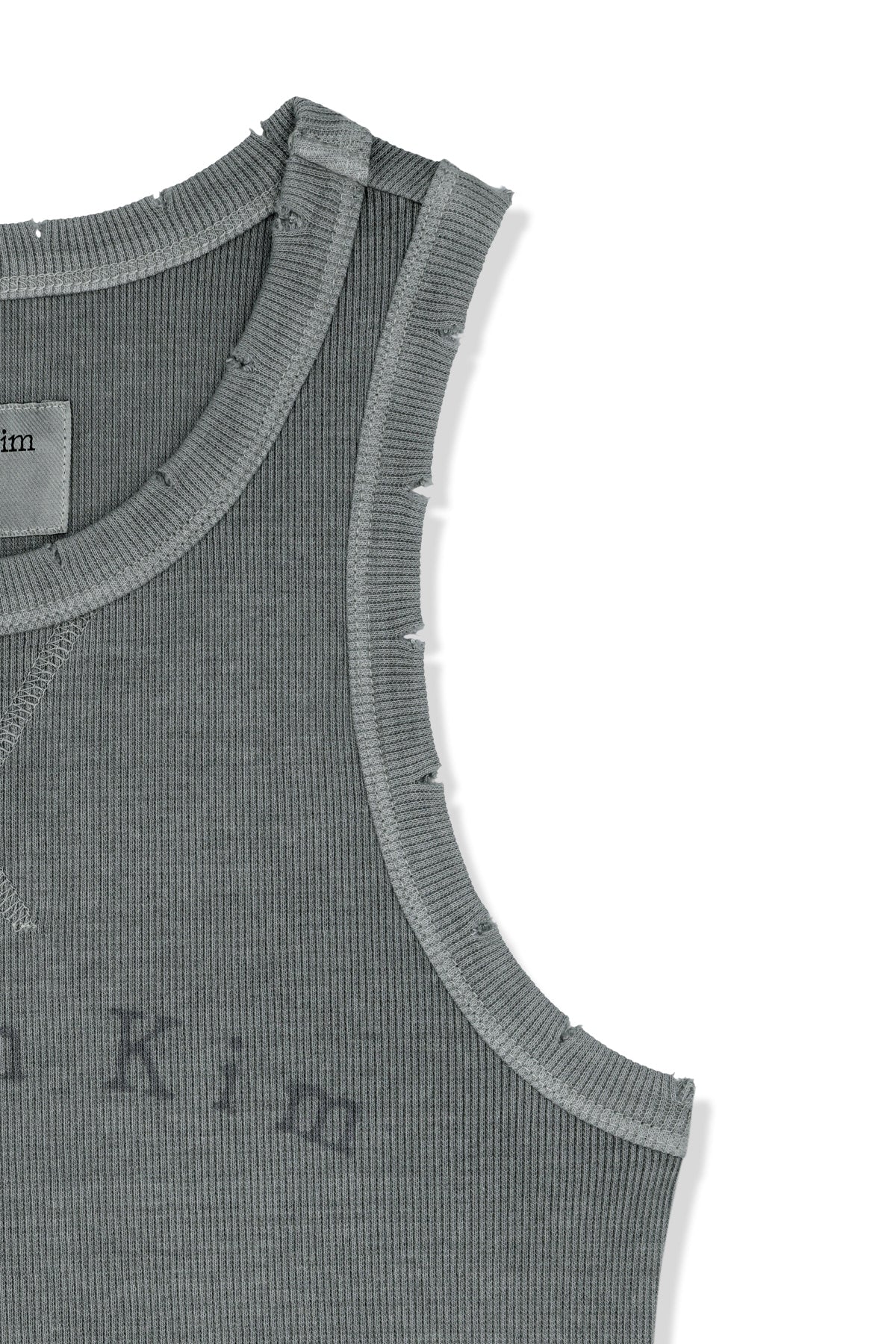 matinkim DISTRESSED SLEEVELESS LOGO TOP IN LIGHT GREY