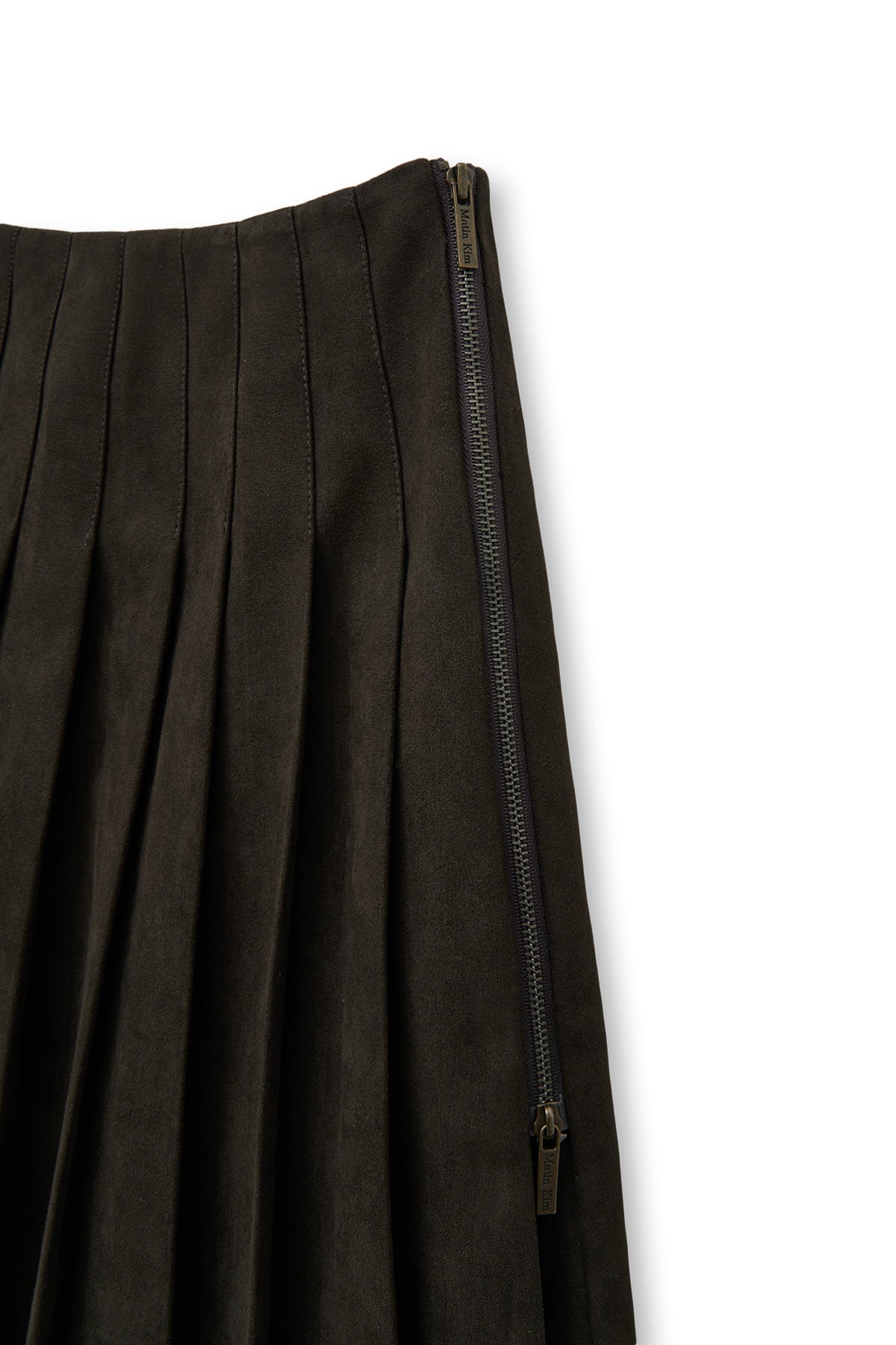 matinkim SIDE ZIPPER PLEATS MIDI SKIRT IN DARK BROWN