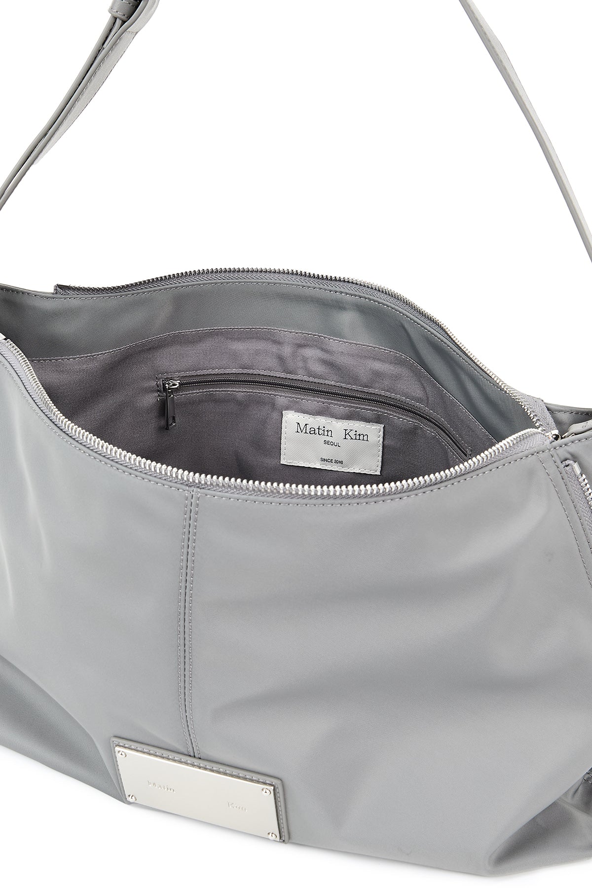 matinkim SIDE ZIPPER FABRIC SHOULDER BAG IN GREY