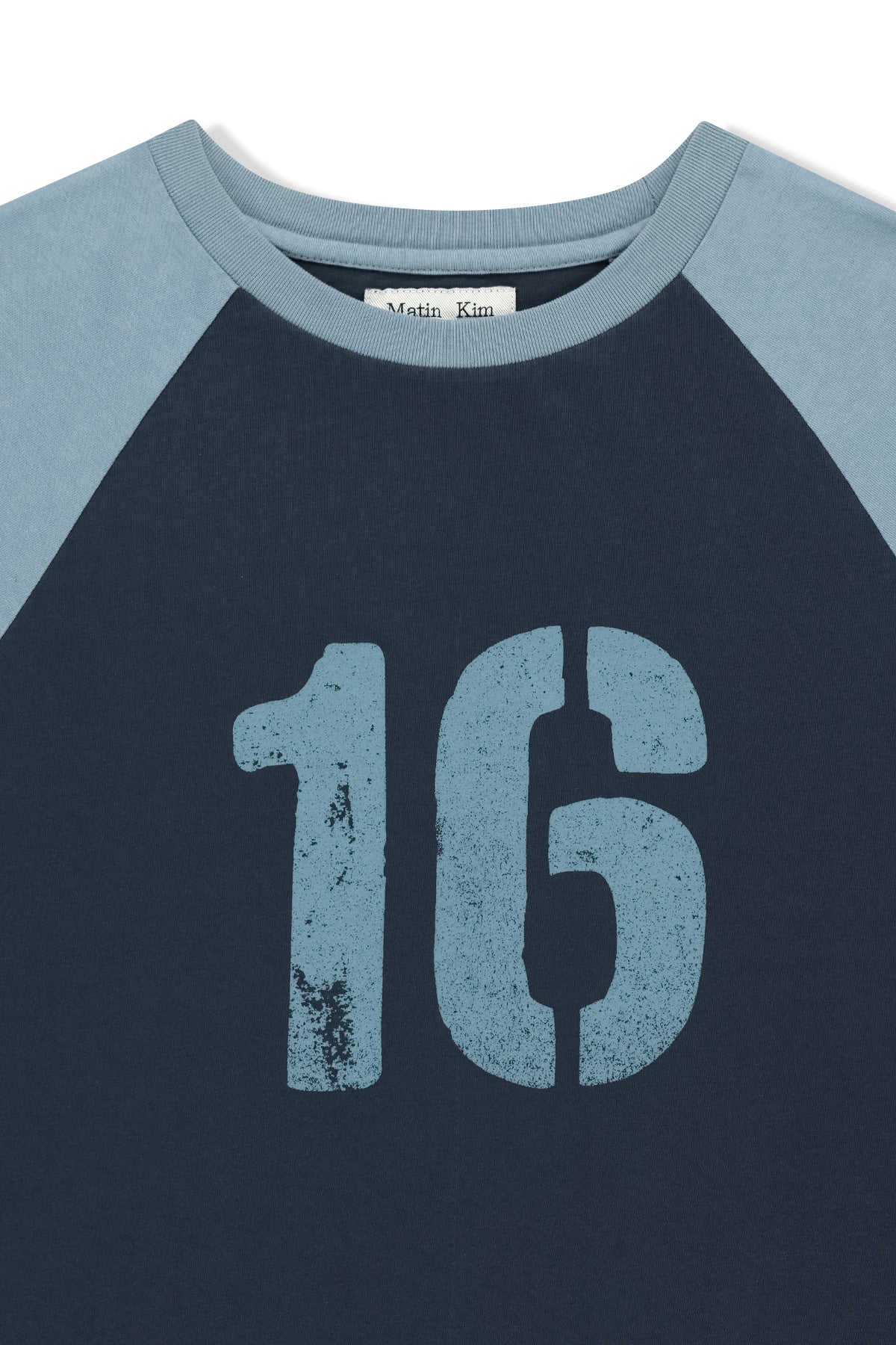 matinkim RAW EDGE RAGLAN TOP IN NAVY