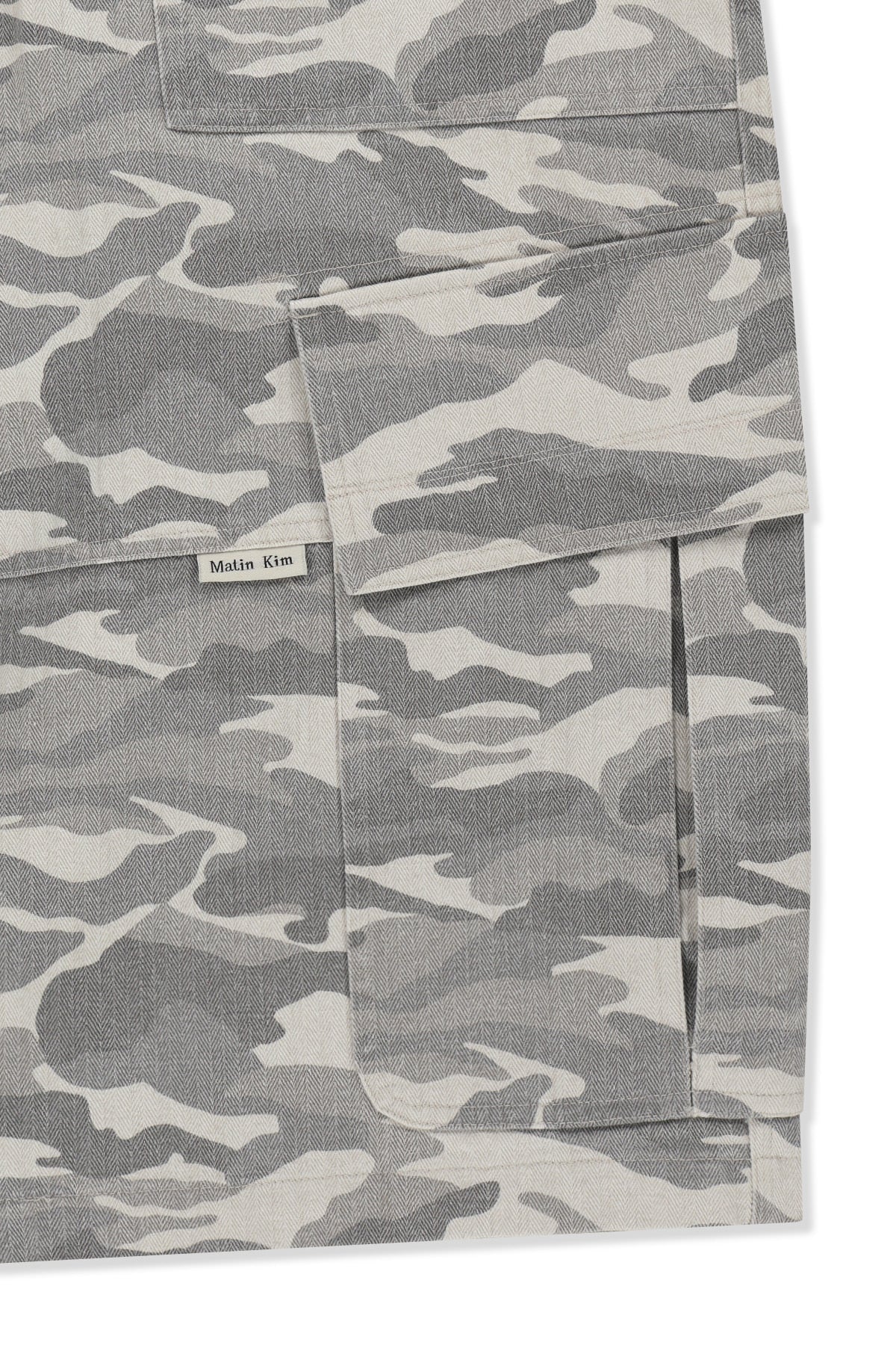 matinkim CAMOUFLAGE CARGO BERMUDA PANTS FOR MEN IN GREY