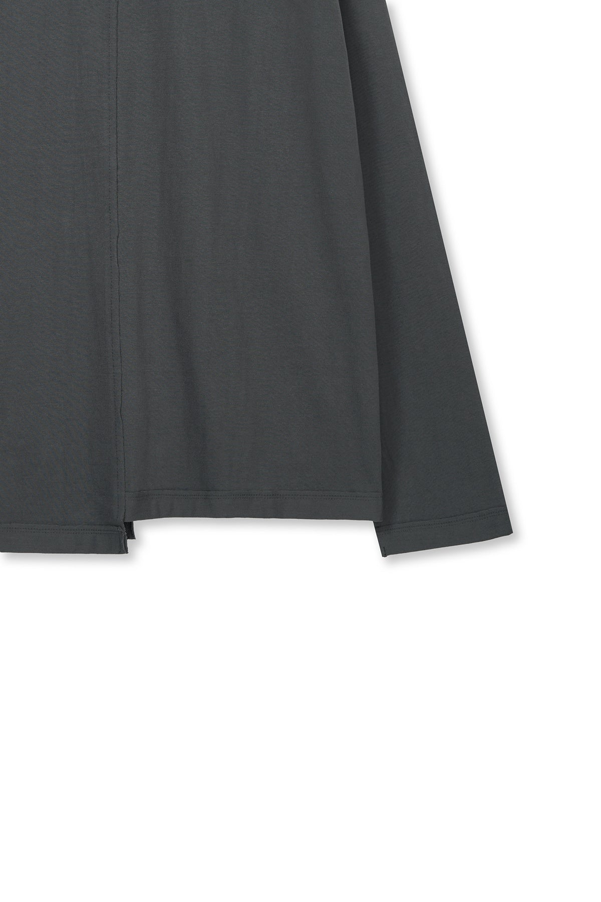 matinkim ASYMMETRIC LOGO TOP IN CHARCOAL