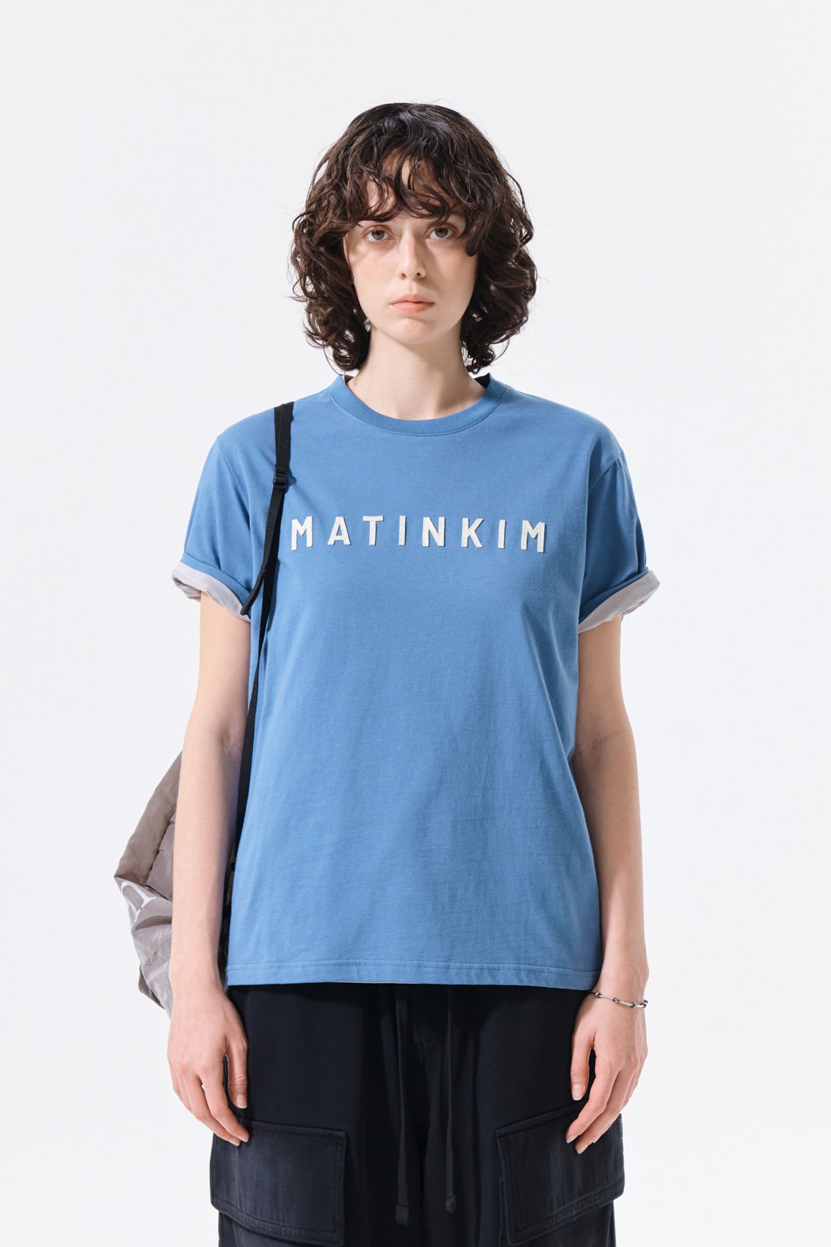 matinkim APPLIQUE FELT LOGO TOP IN BLUE