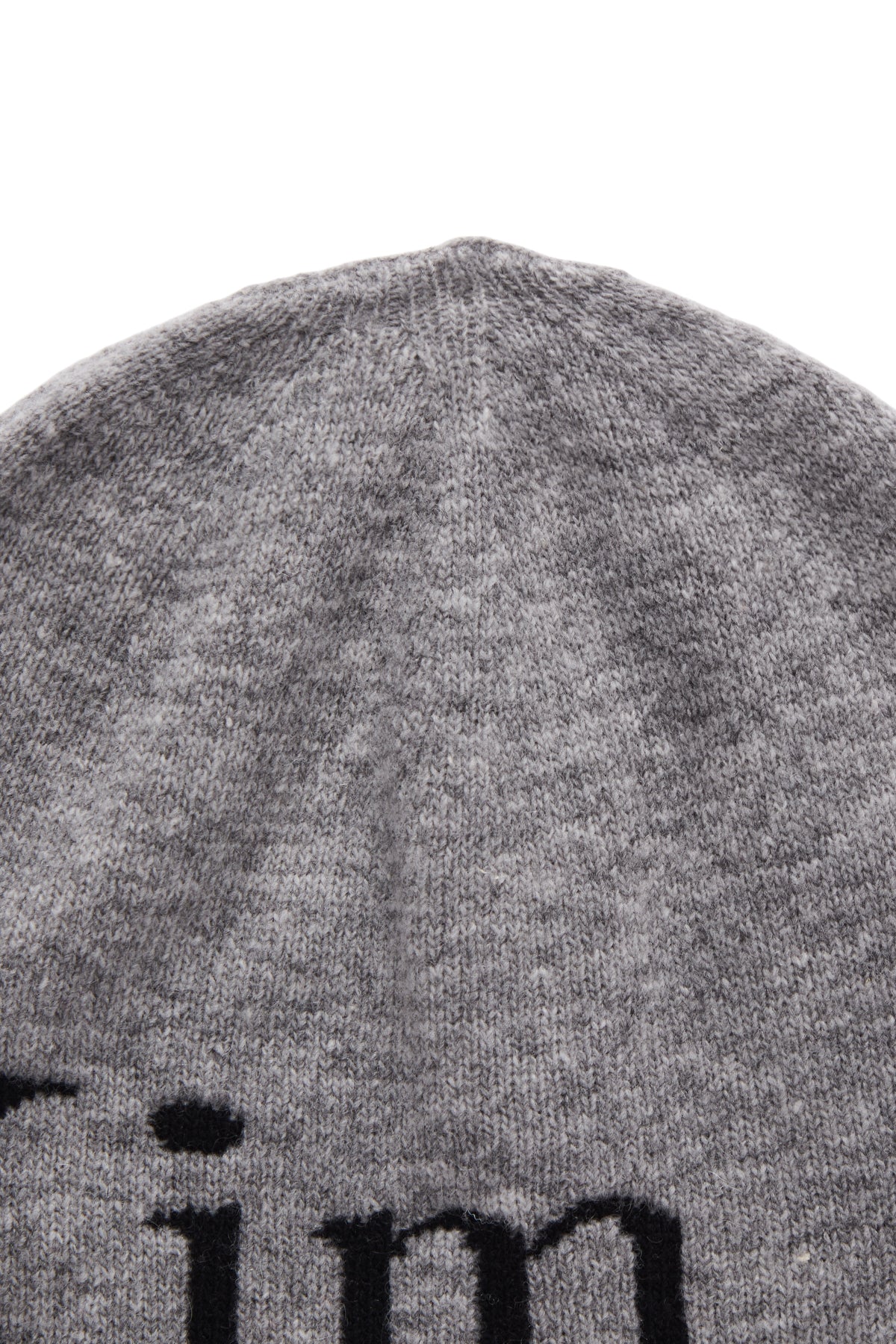 matinkim LOGO JACQUARD SHORT BEANIE IN GREY