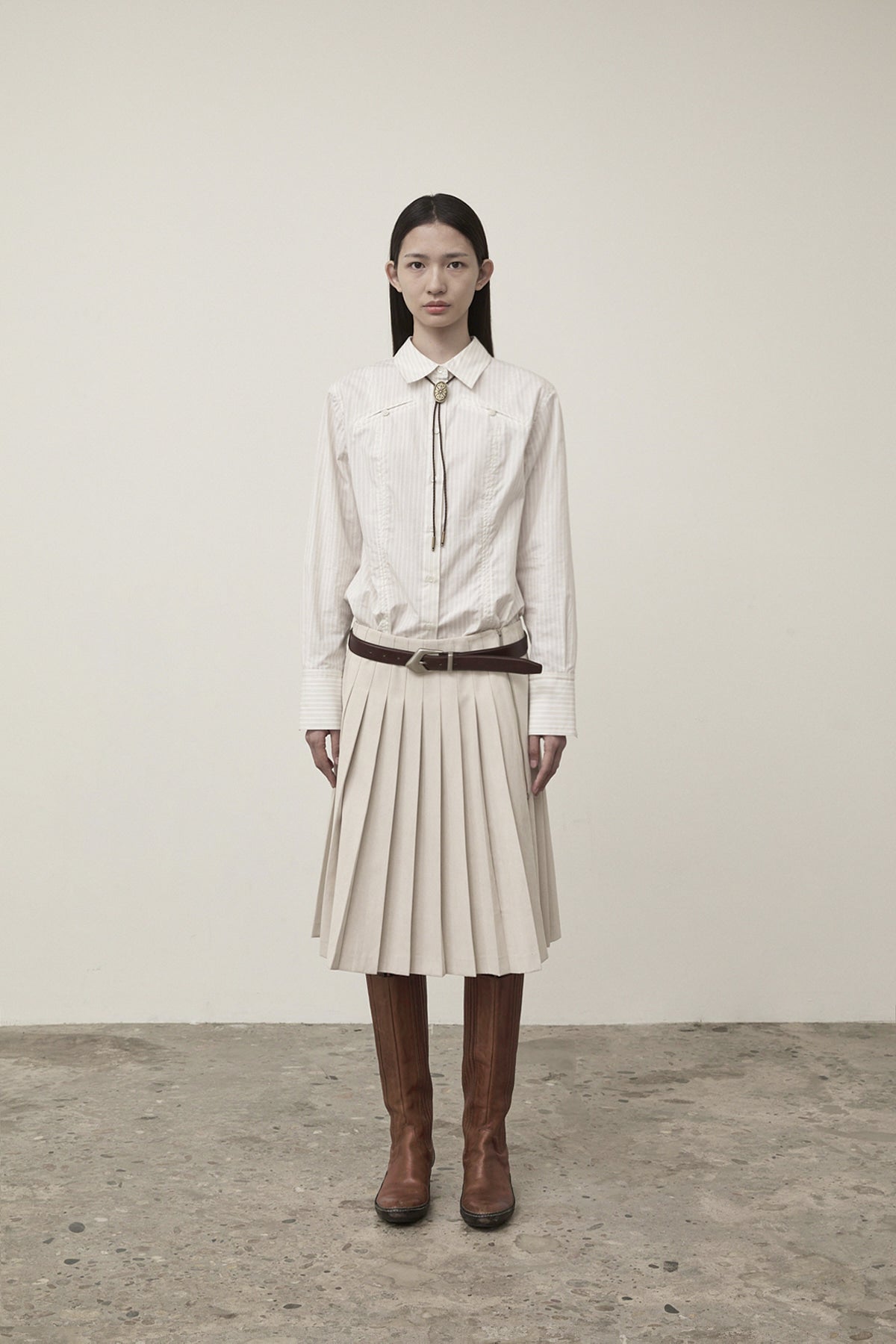 matinkim SIDE ZIPPER PLEATS MIDI SKIRT IN LIGHT BEIGE