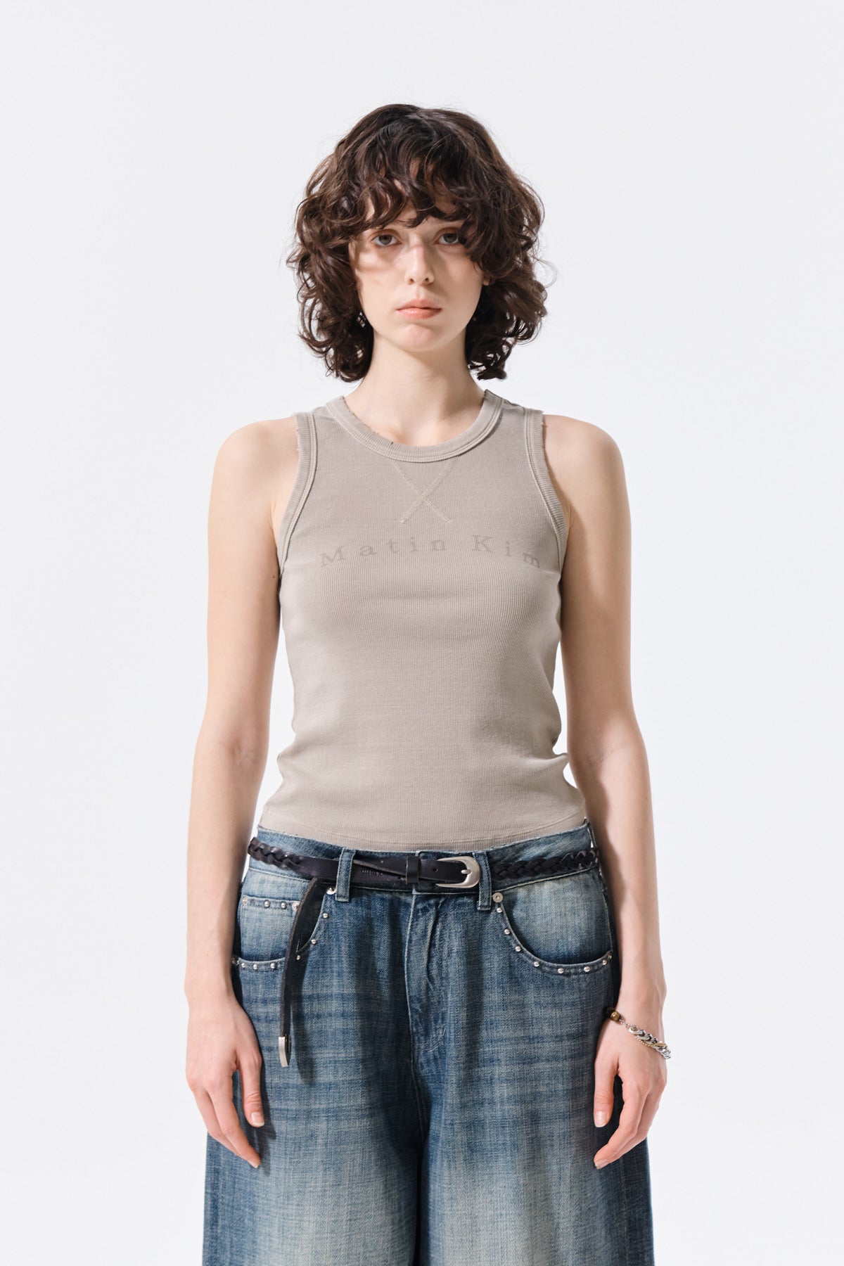 matinkim DISTRESSED SLEEVELESS LOGO TOP IN BEIGE