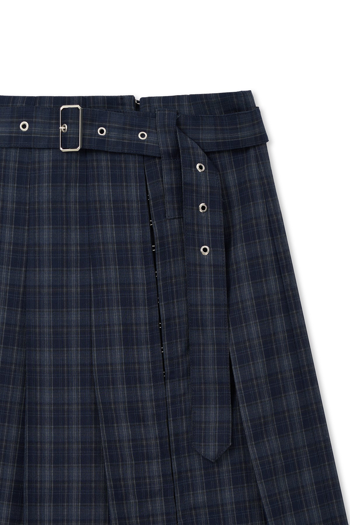 matinkim BELTED SLIT PLEAT SKIRT IN NAVY