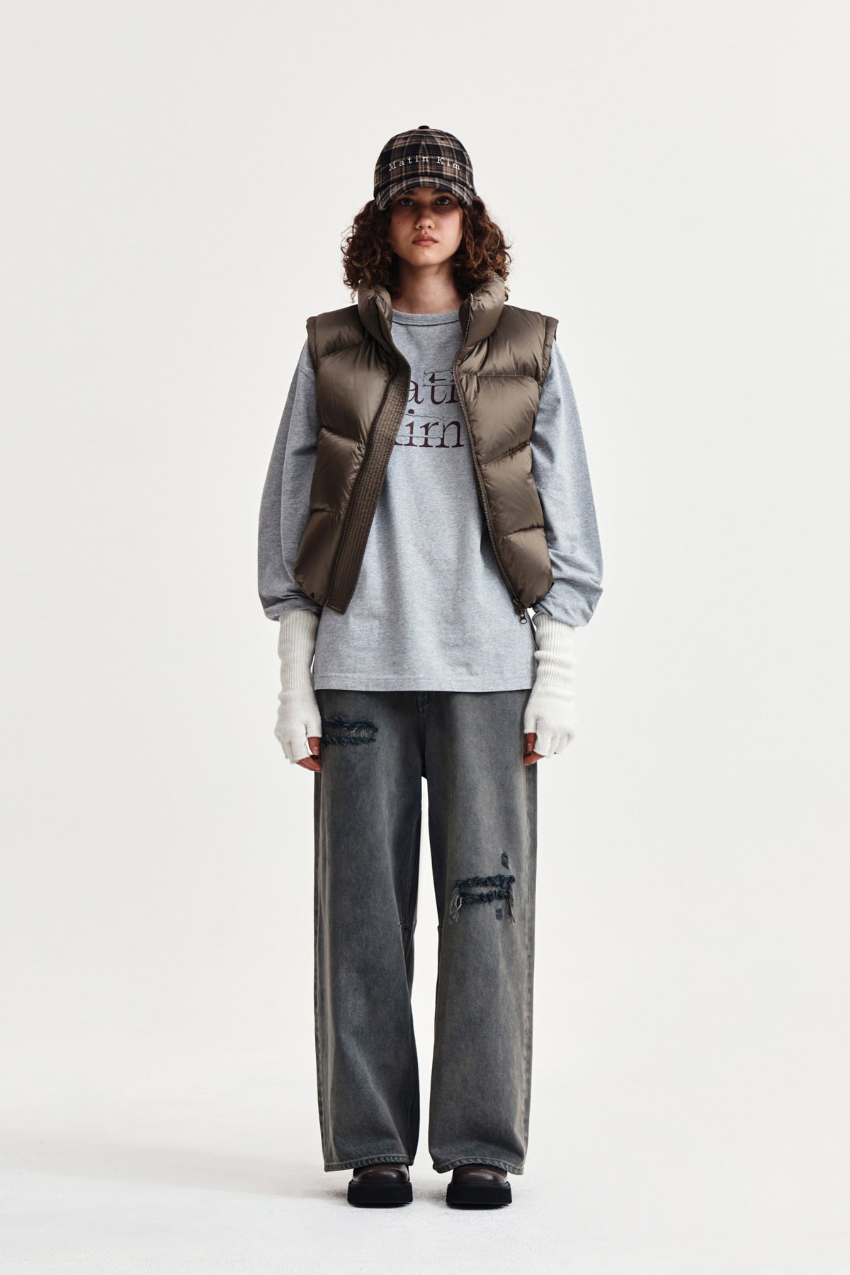 matinkim BACK LOGO WIDE DENIM PANTS IN SMOKE BLUE