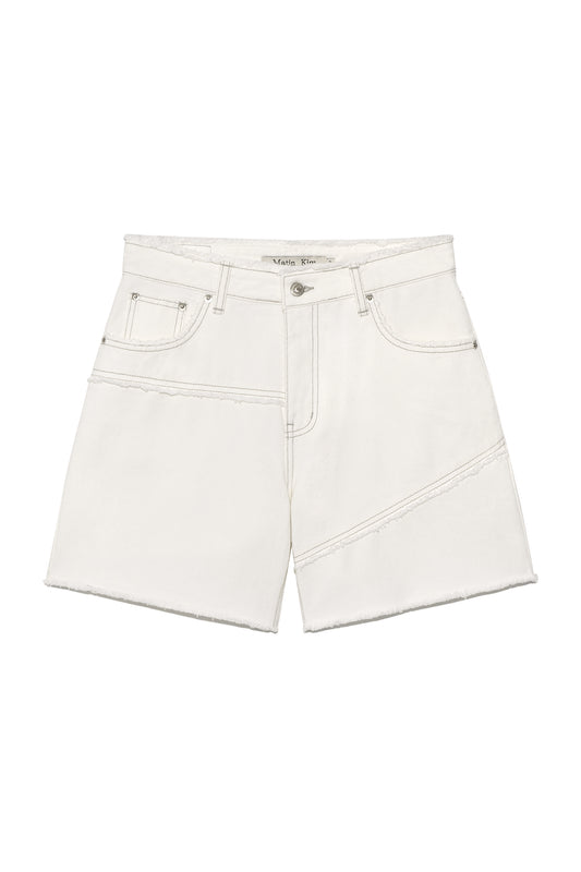 matinkim CUT LINE POINT DENIM SHORTS IN WHITE