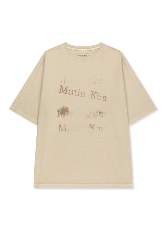 matinkim PIGMENT GRAFFITI LOGO TOP IN BEIGE