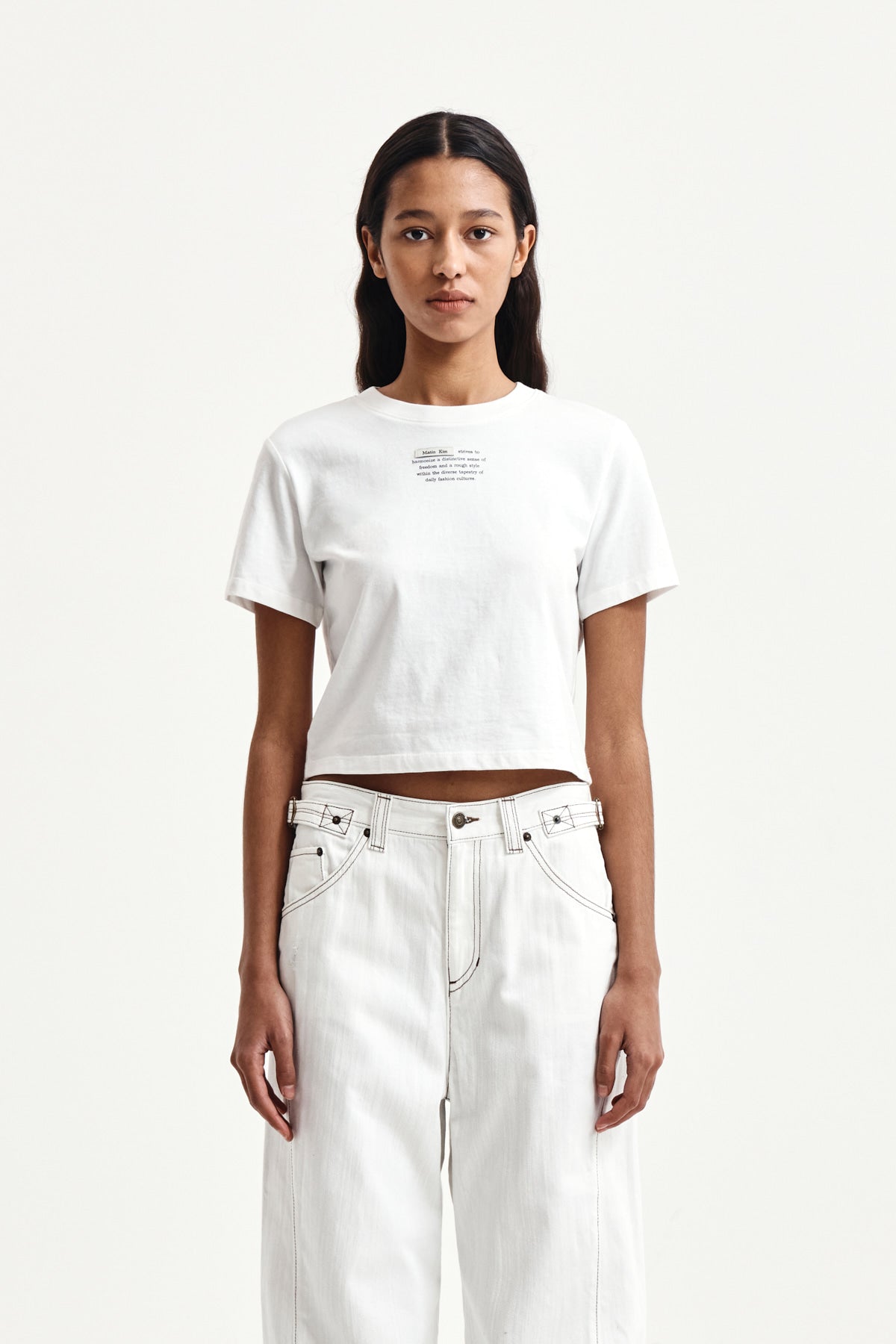 matinkim LABEL POINT LETTERING CROP TOP IN WHITE
