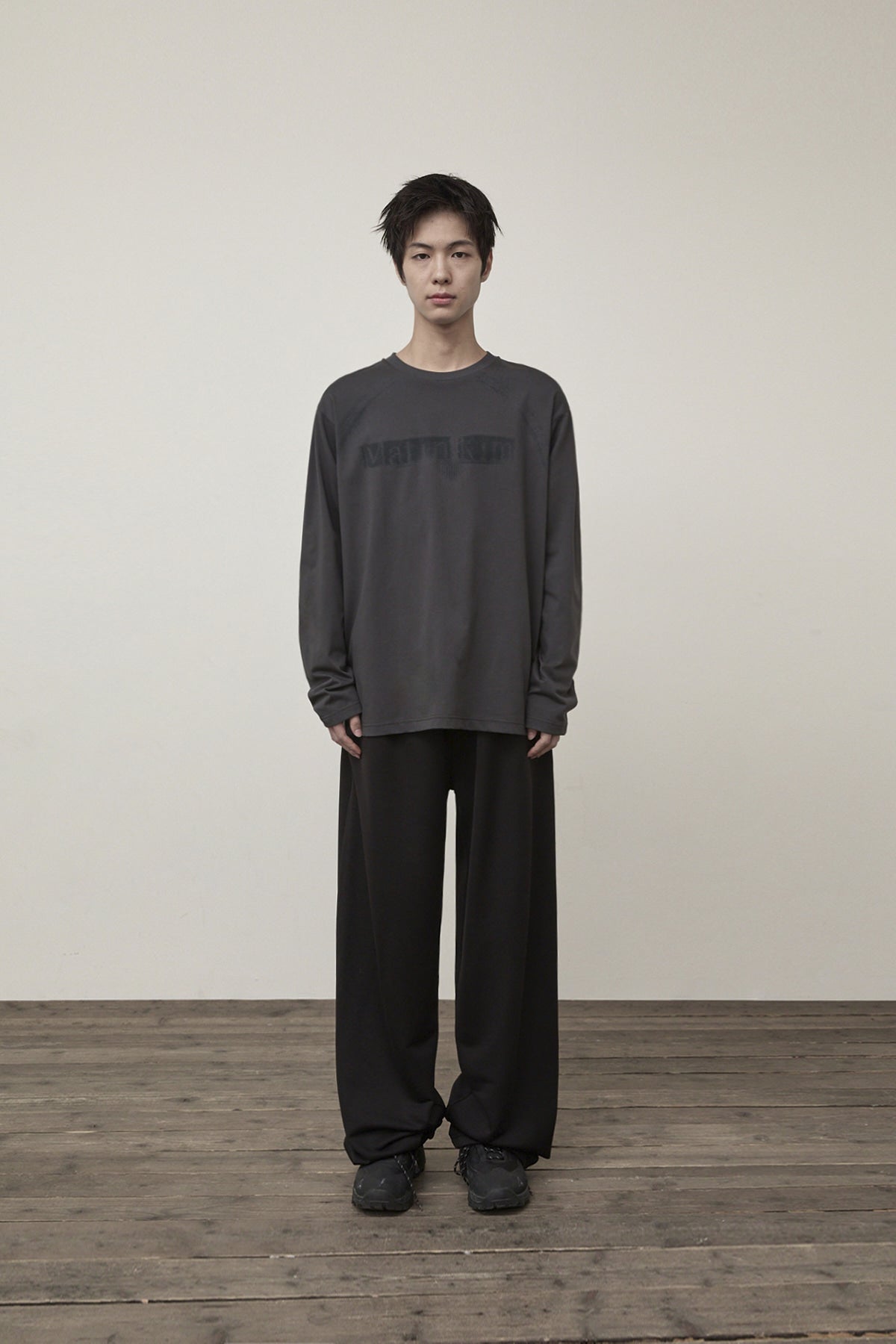 matinkim BACK POCKET GLITTER SWEATPANTS FOR MEN IN BLACK