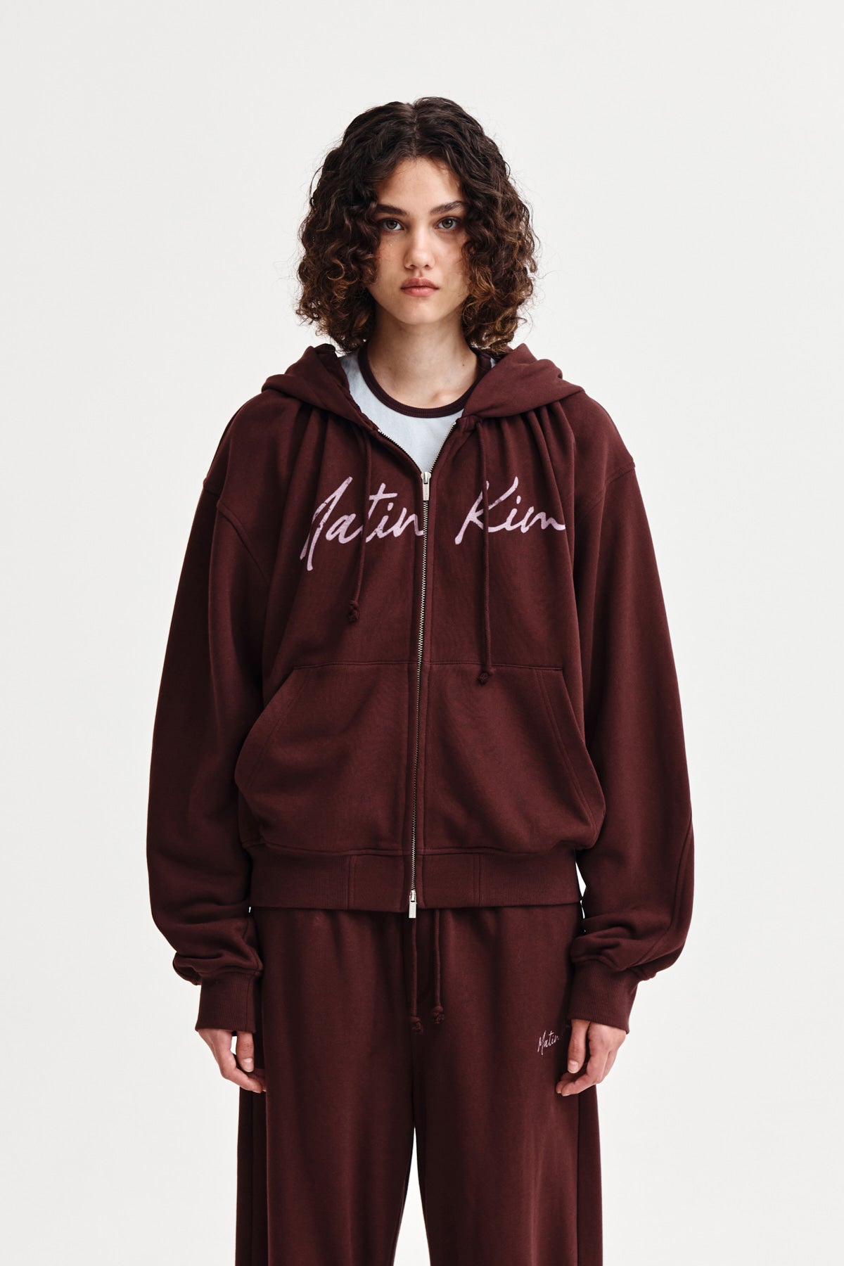matinkim DRAWSTRING POINT ZIP UP HOODY IN BURGUNDY