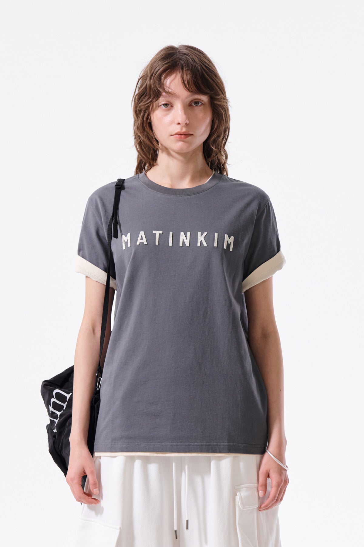 matinkim APPLIQUE FELT LOGO TOP IN CHARCOAL