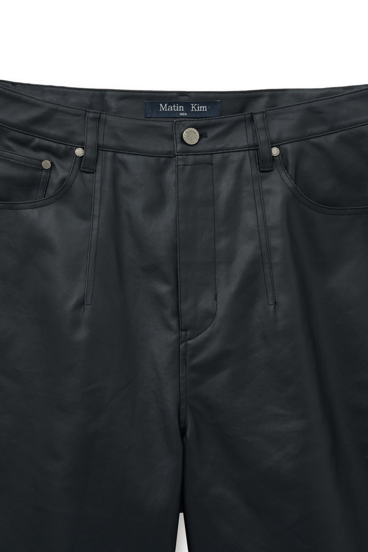 matinkim MATT COATING BERMUDA PANTS FOR MEN IN BLACK