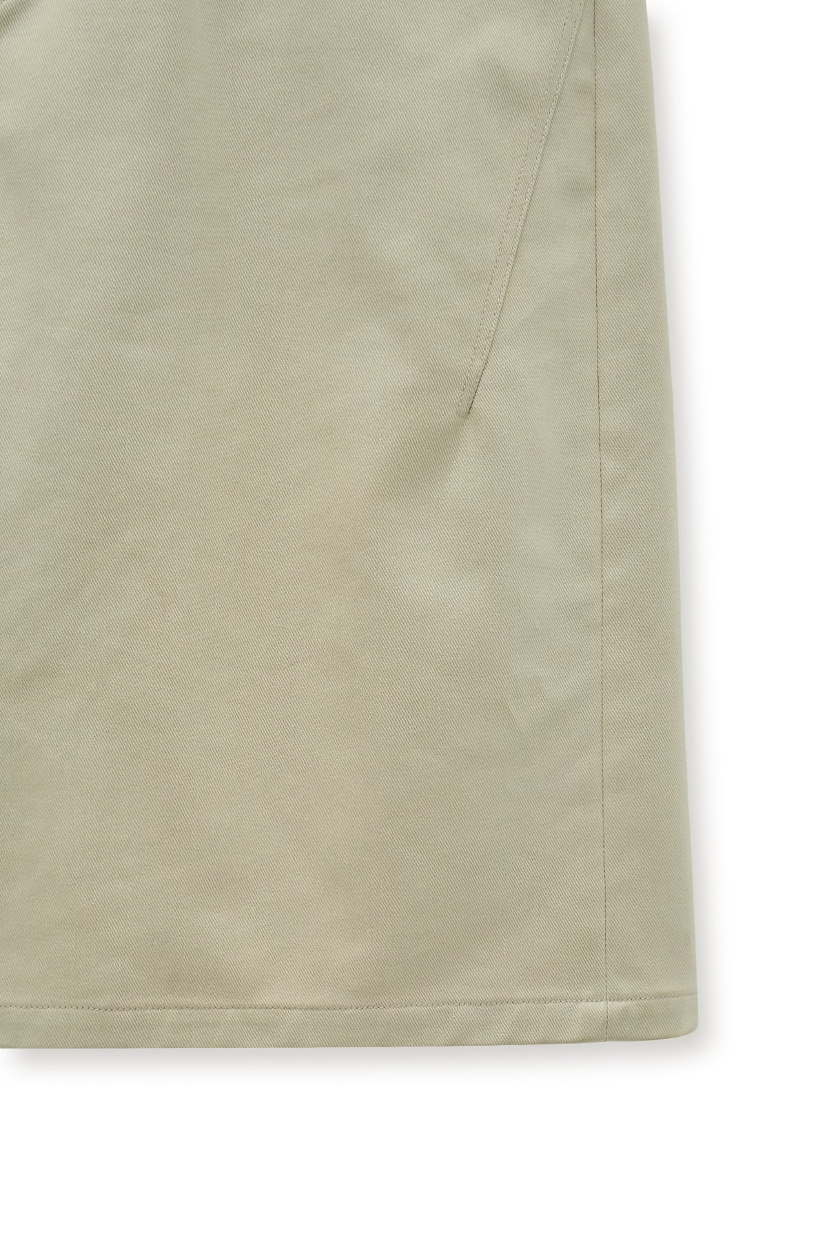matinkim MATT COATING BERMUDA PANTS FOR MEN IN LIGHT BEIGE