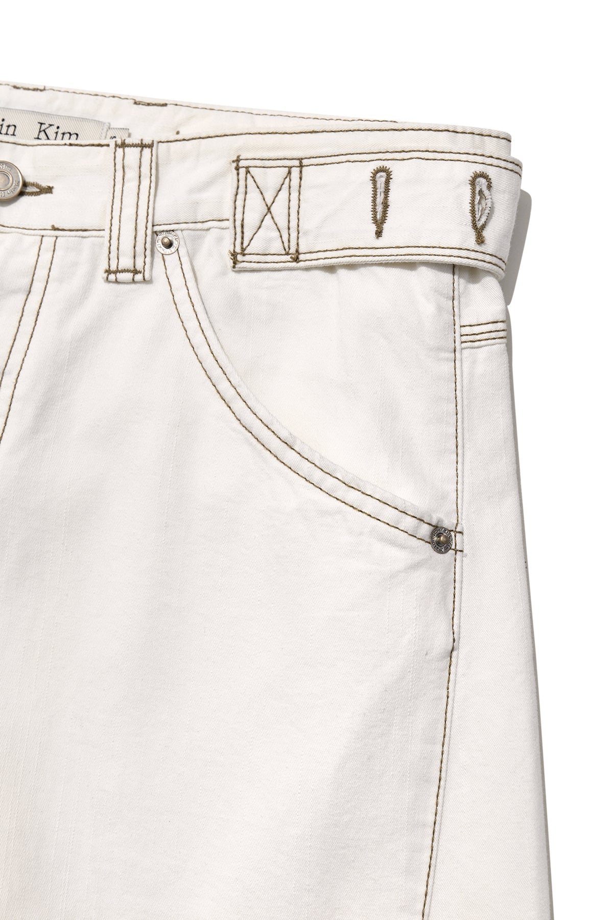 matinkim WAIST BUCKLE CURVED TWILL DENIM PANTS IN WHITE