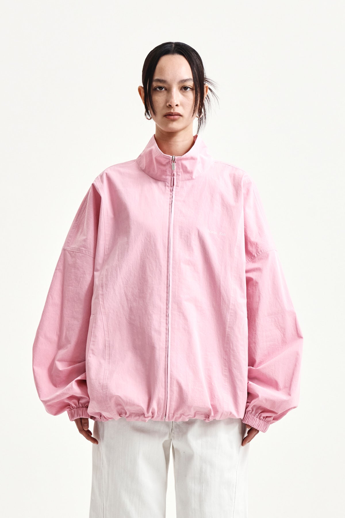 matinkim BACK LOGO HIGH NECK JUMPER IN PINK
