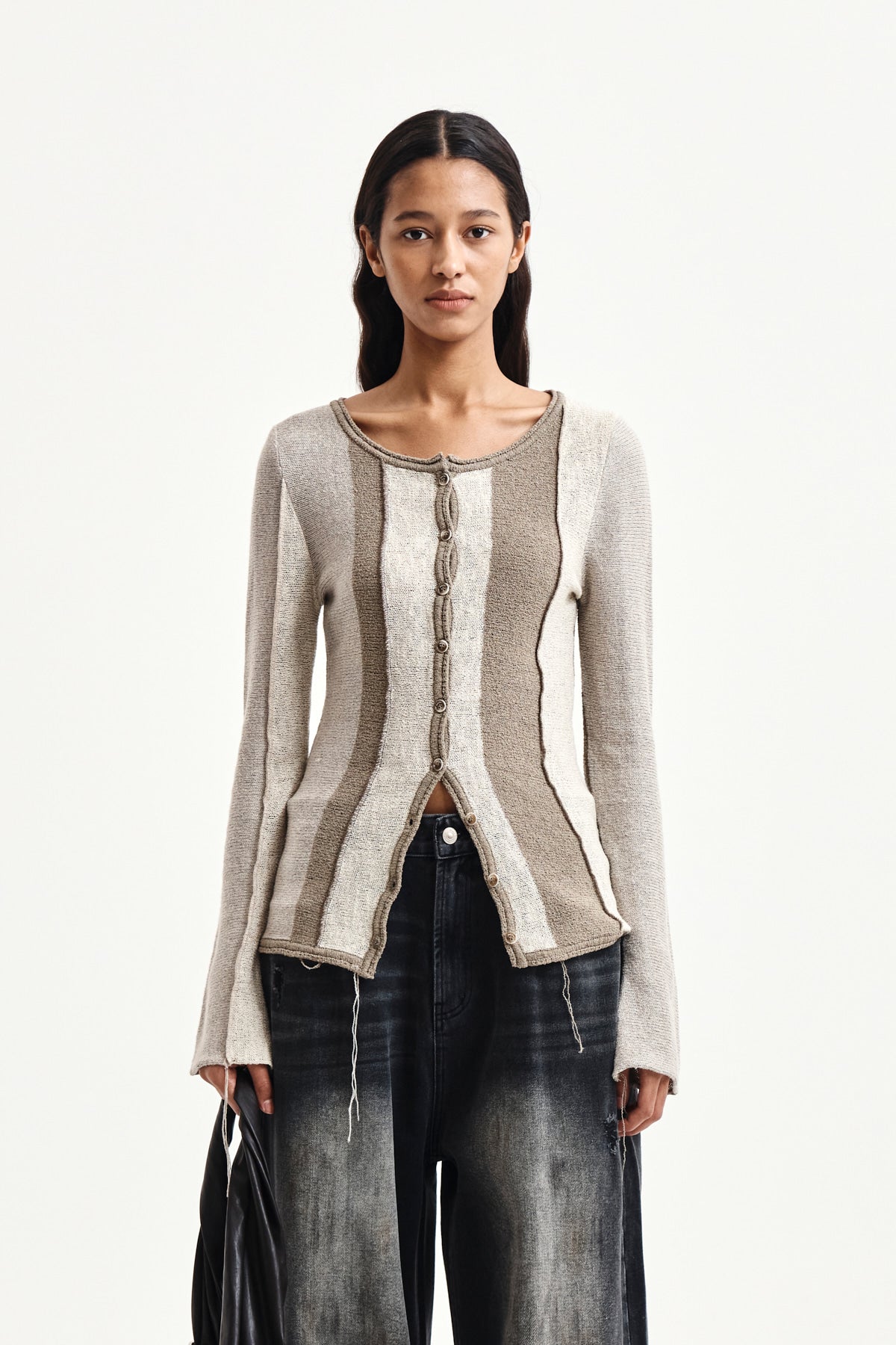 matinkim COLOR BLOCK SLIM KNIT CARDIGAN IN BEIGE