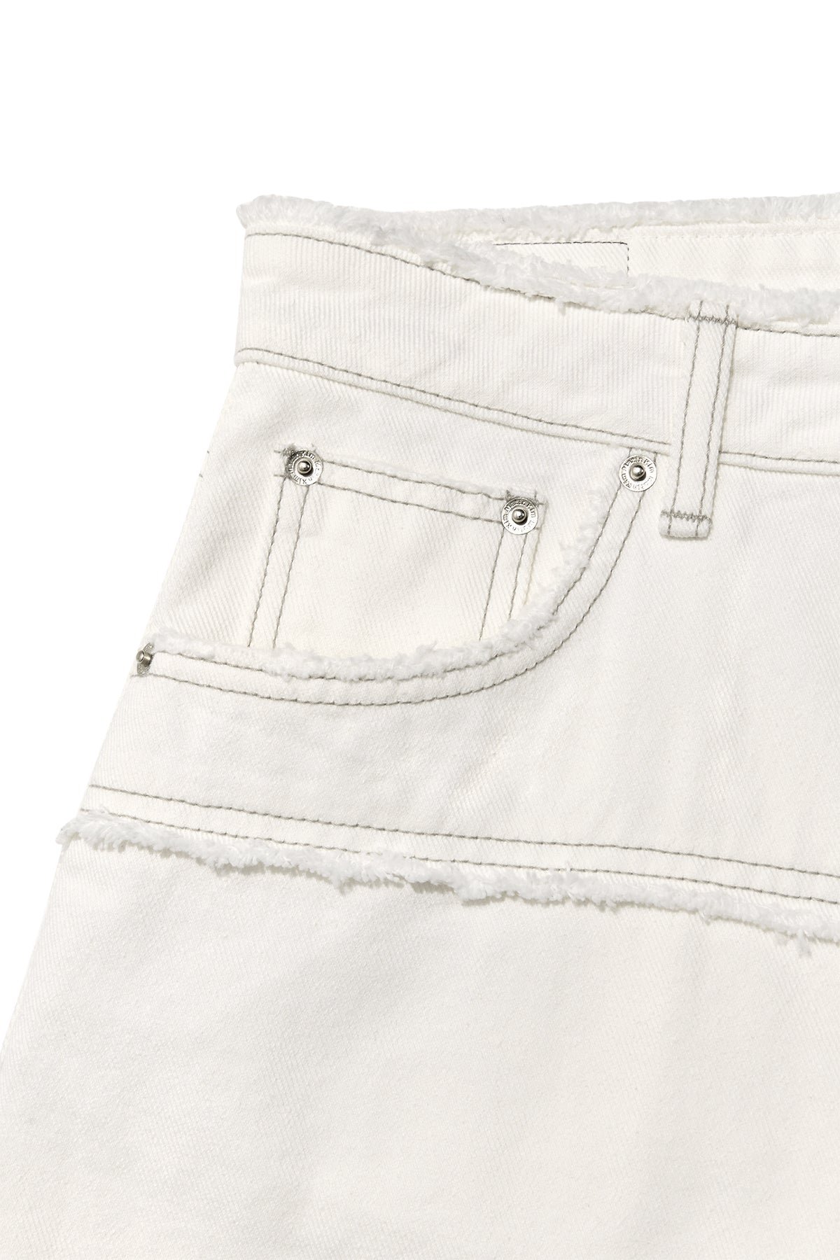 matinkim CUT LINE POINT DENIM SHORTS IN WHITE