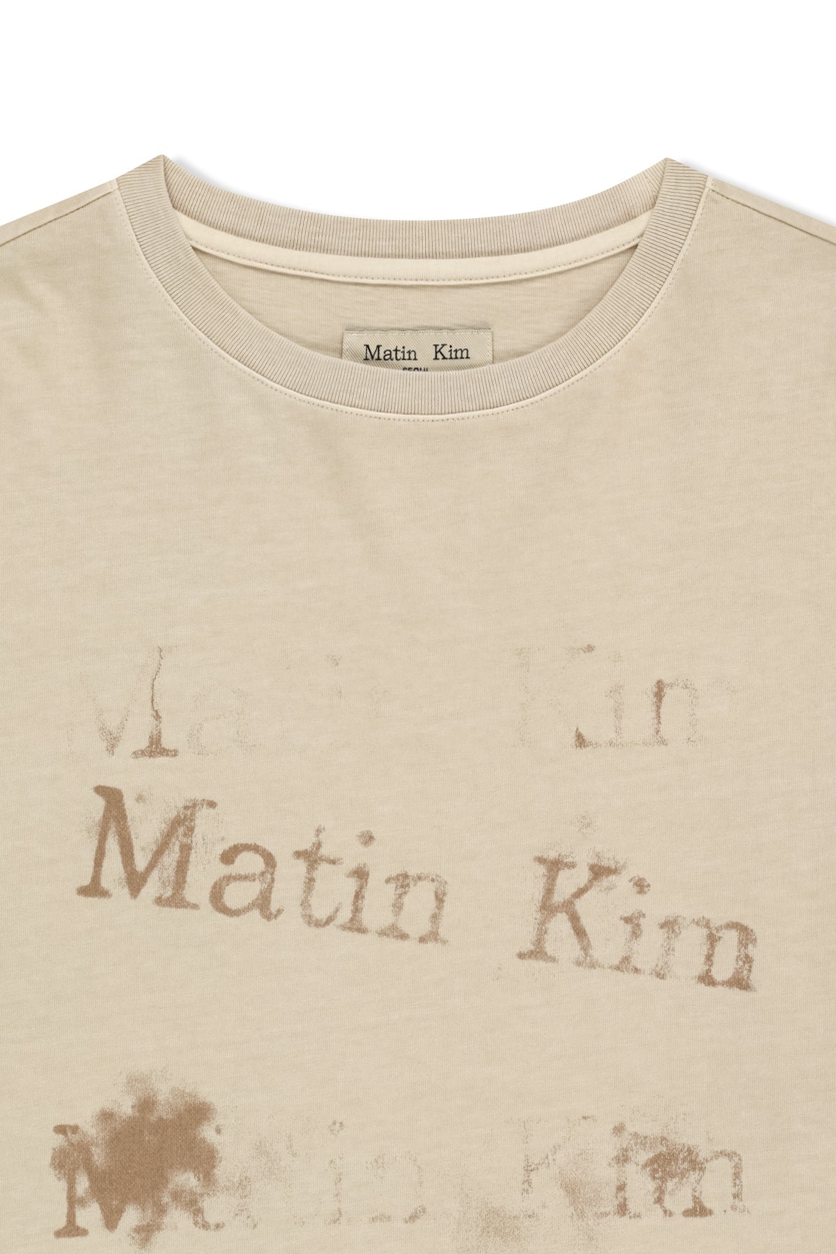 matinkim PIGMENT GRAFFITI LOGO TOP IN BEIGE