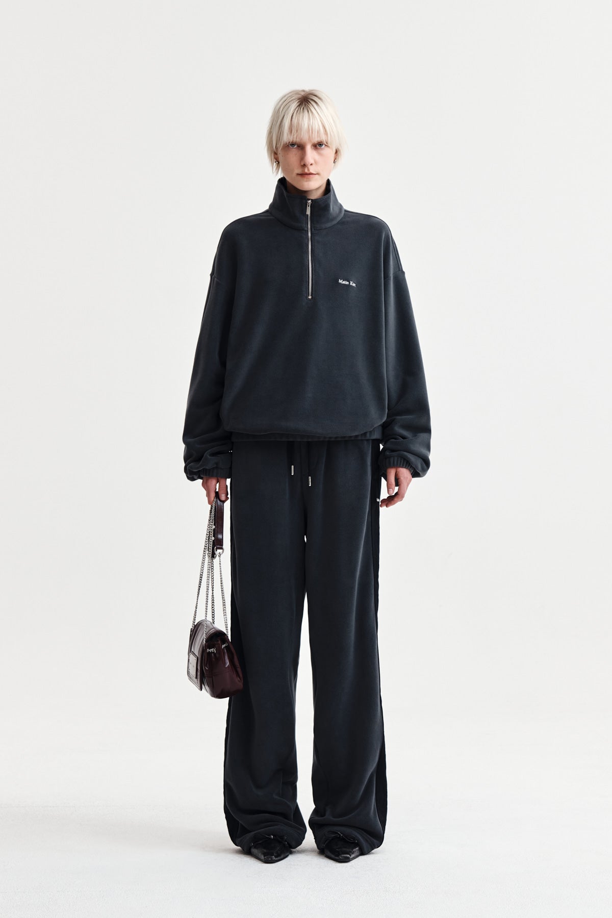 matinkim SHERPA FLEECE DRAWSTRING PANTS IN CHARCOAL