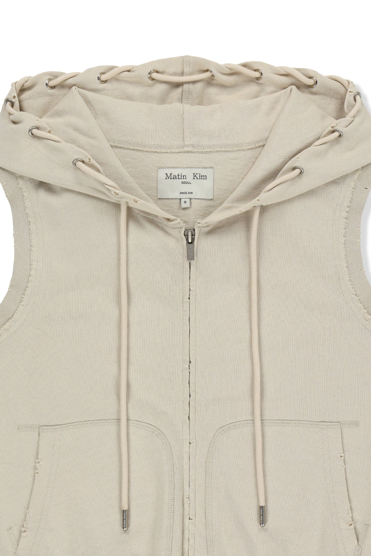 matinkim BACK LOGO JERSEY HOOD VEST IN BEIGE