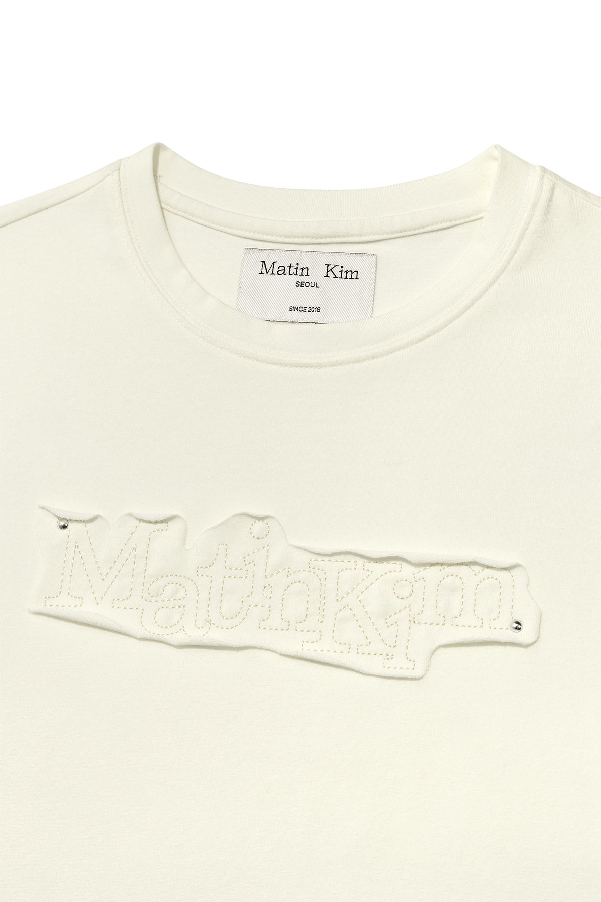 matinkim APPLIQUE LOGO PATCH TOP IN CREAM