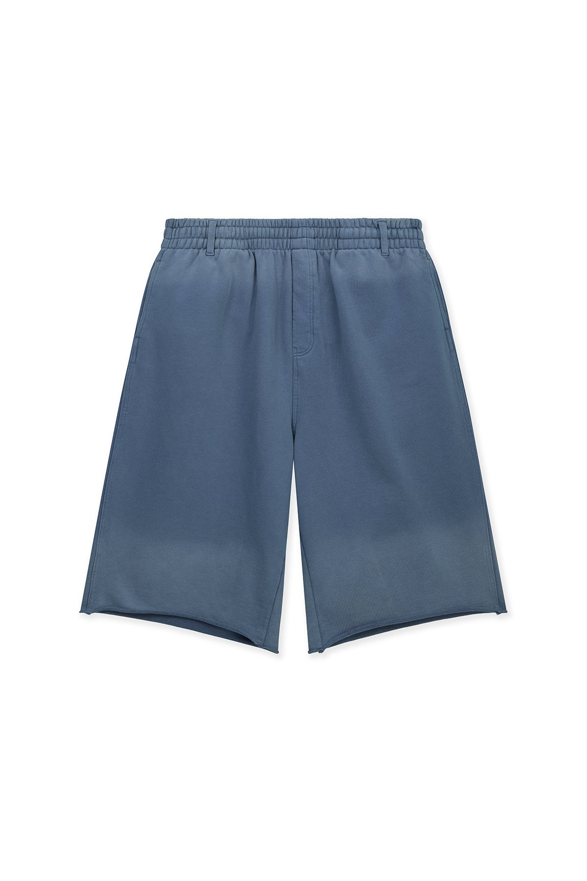 matinkim VINTAGE WASHED BACK LOGO BERMUDA SWEATPANTS IN SMOKE BLUE