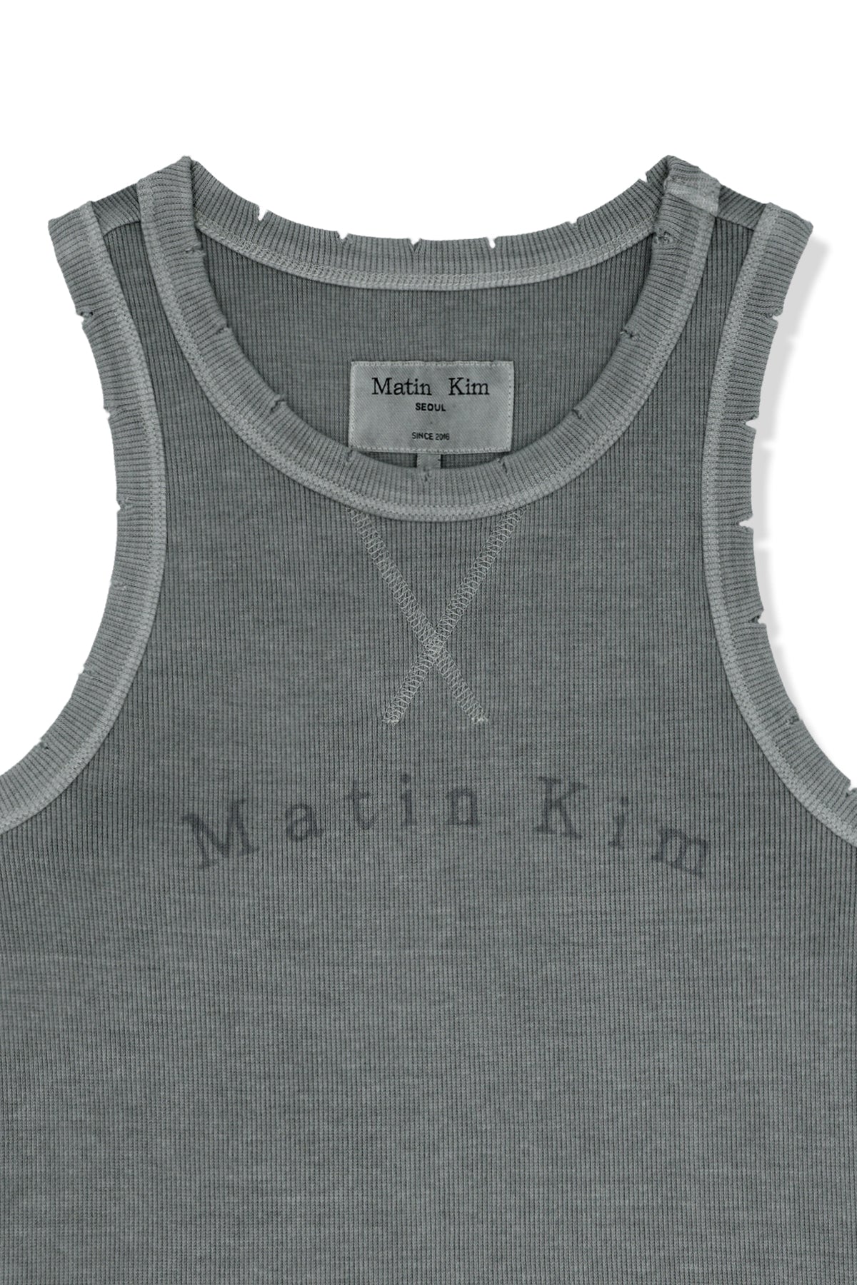 matinkim DISTRESSED SLEEVELESS LOGO TOP IN LIGHT GREY