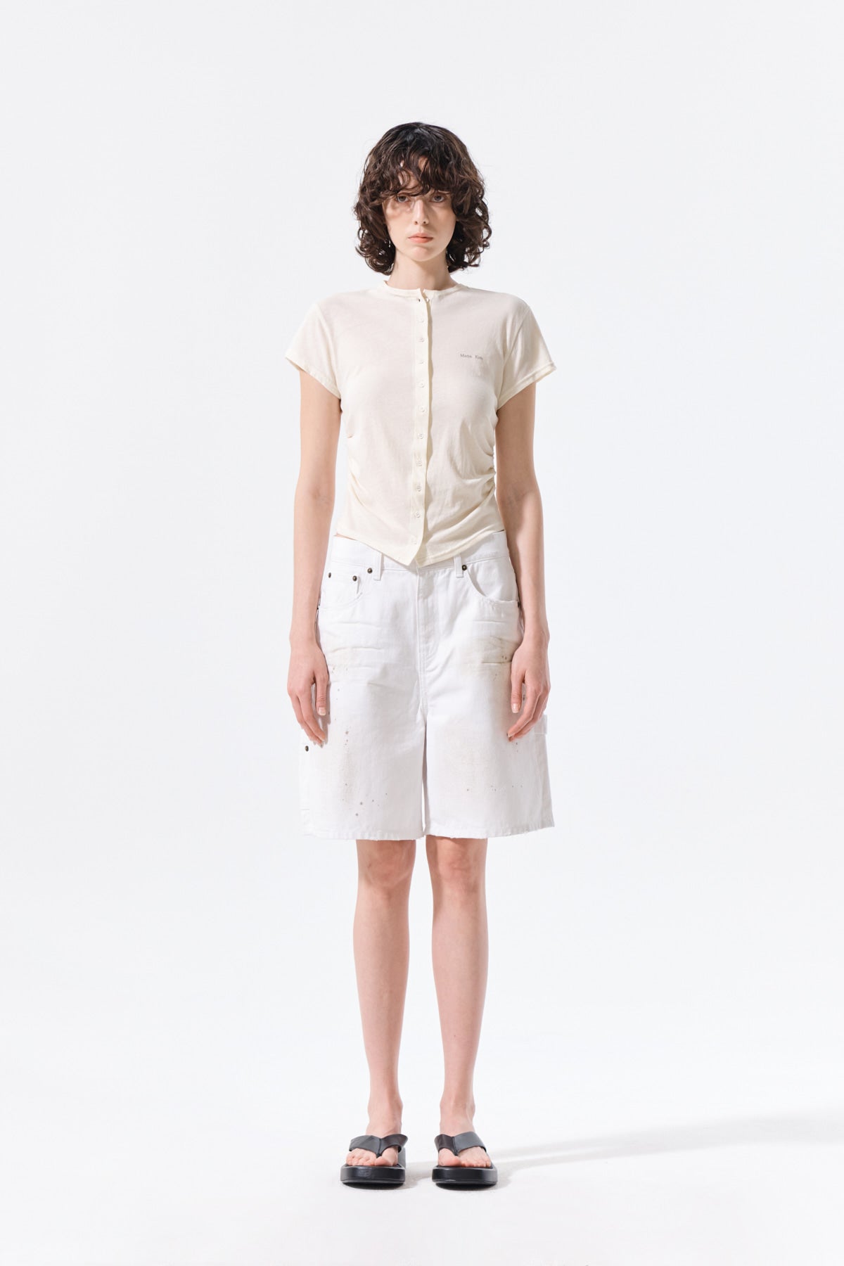 matinkim CARPENTER BERMUDA DENIM PANTS IN WHITE