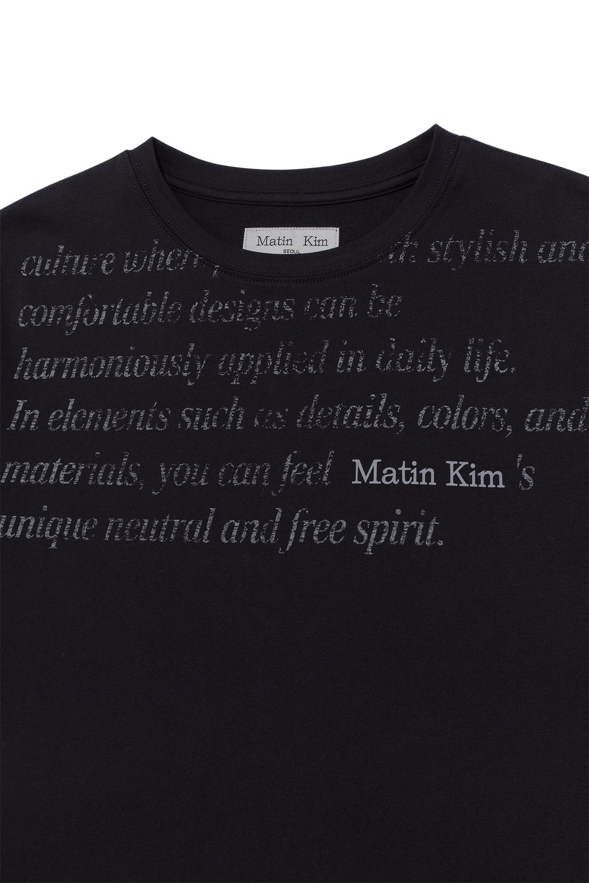 matinkim LOGO POINT LETTERING GRAPHIC TOP IN BLACK