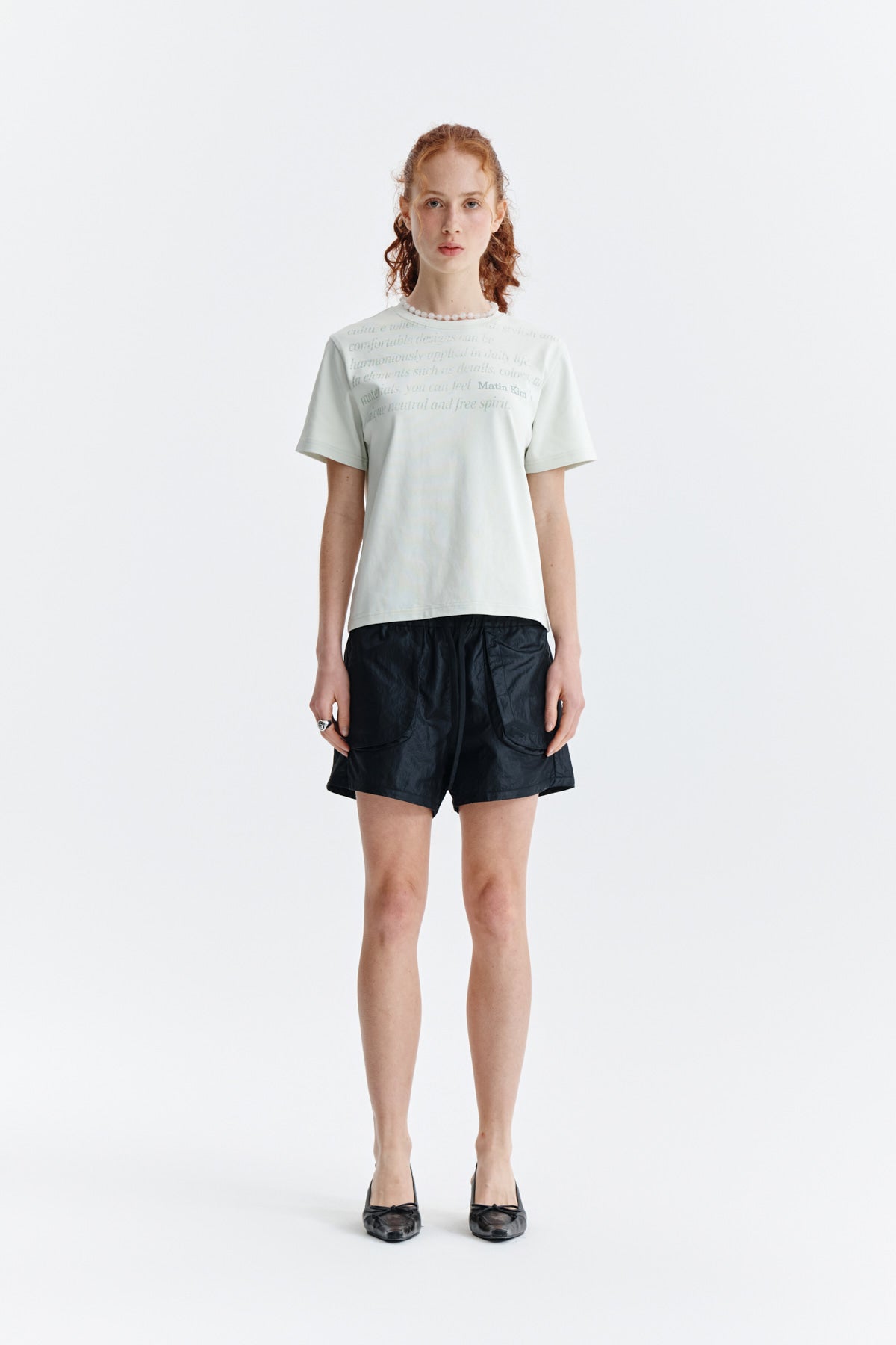 matinkim LOGO POINT LETTERING GRAPHIC TOP IN LIGHT GREEN