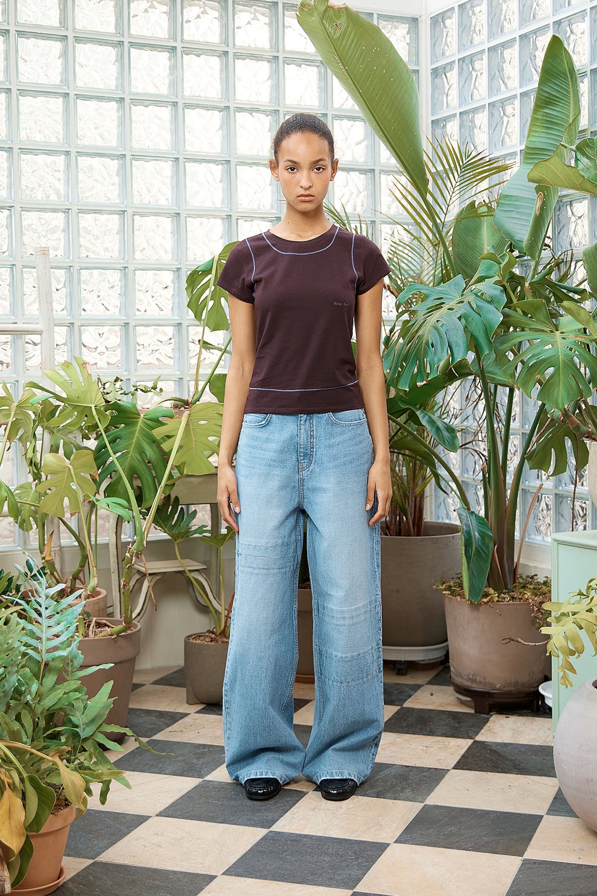 matinkim STITCH POINT SMALL LOGO TOP IN BROWN