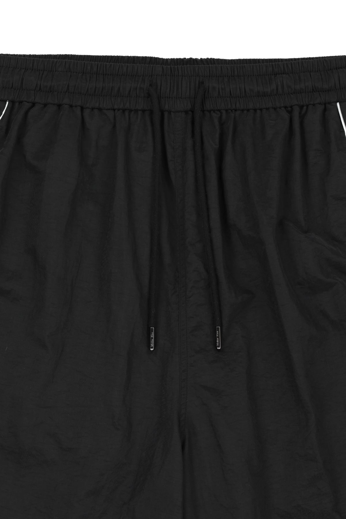 matinkim SIDE LOGO BERMUDA TRACK PANTS IN BLACK