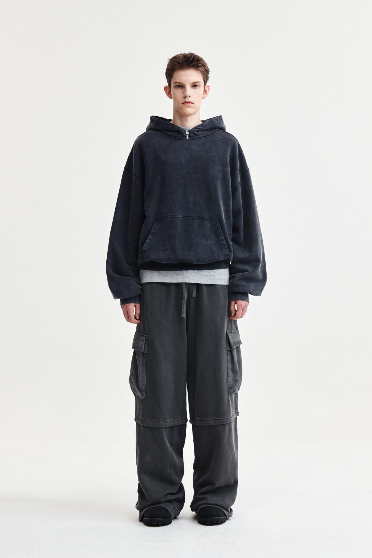 matinkim PIGMENT DYED CARGO PANTS FOR MEN IN CHARCOAL