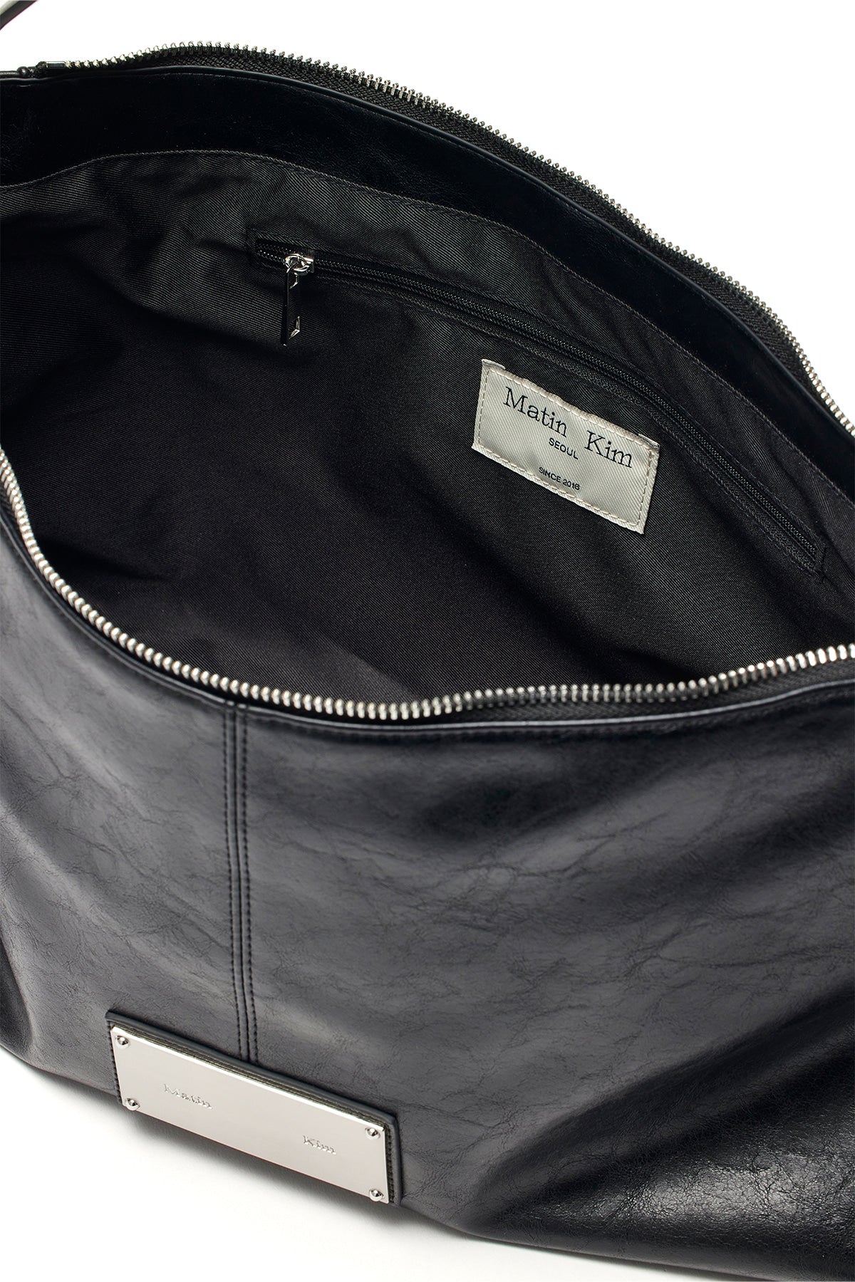 matinkim SIDE ZIPPER SHOULDER BAG IN BLACK