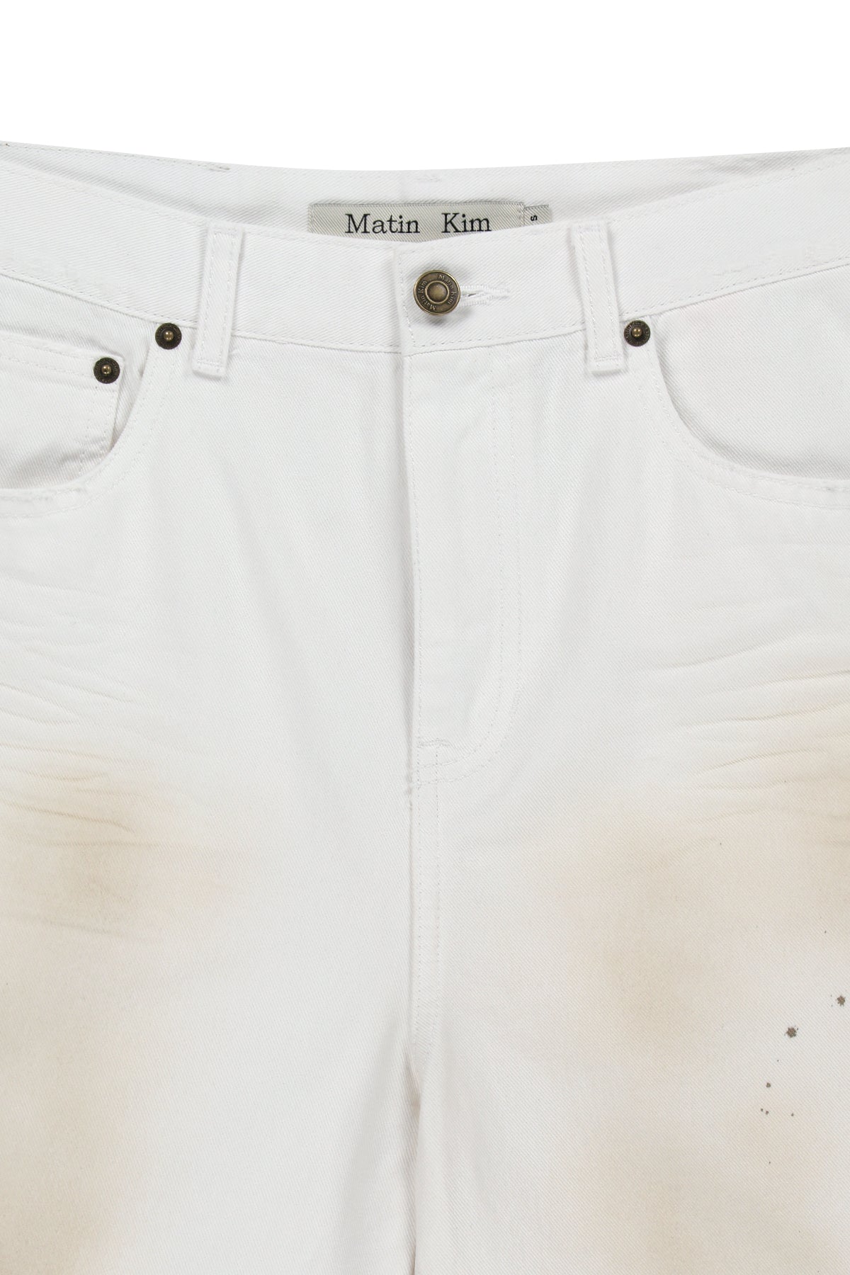 matinkim CARPENTER BERMUDA DENIM PANTS IN WHITE