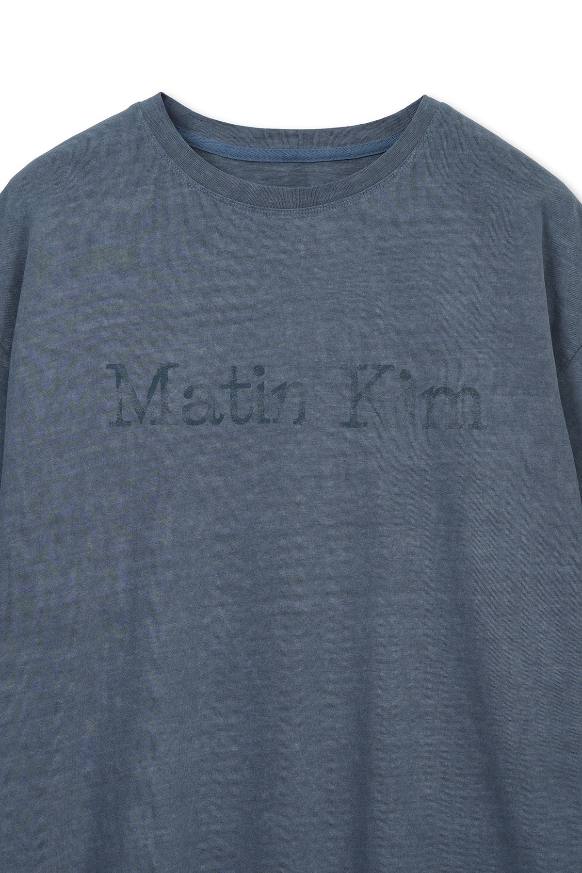 matinkim DISTRESSED LOGO TOP IN SMOKE BLUE
