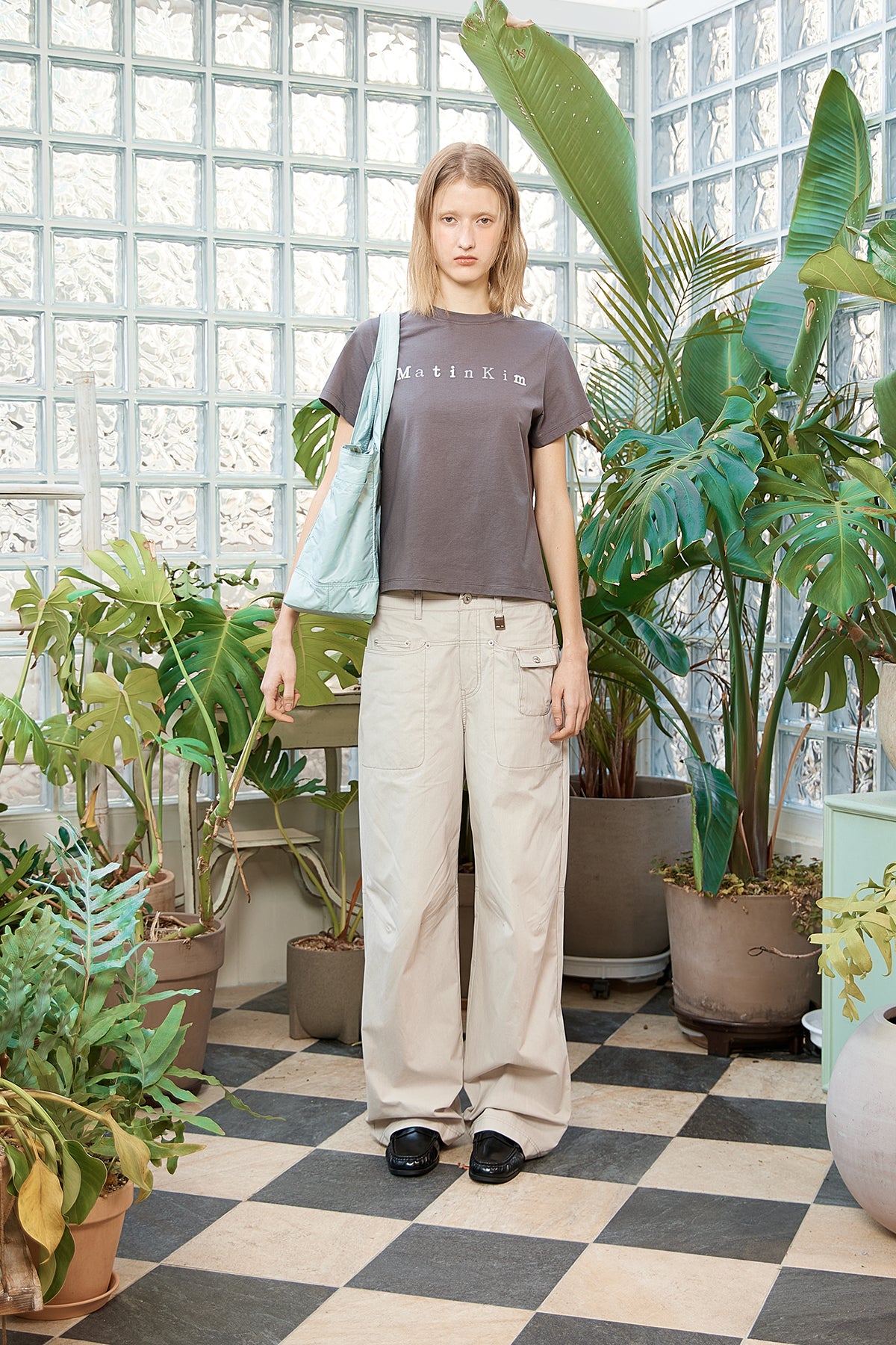 matinkim STICKER GRAPHIC LOGO TOP IN CHARCOAL