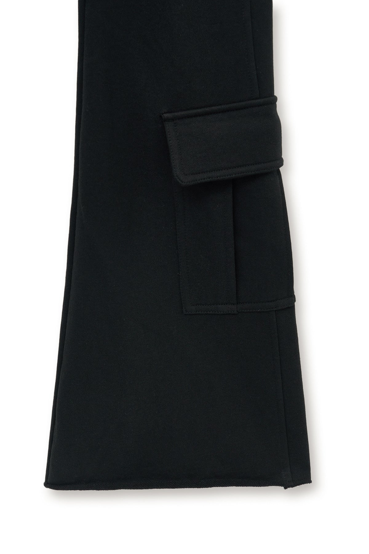 matinkim BOOTS CUT SLIM CARGO SWEATPANTS IN BLACK