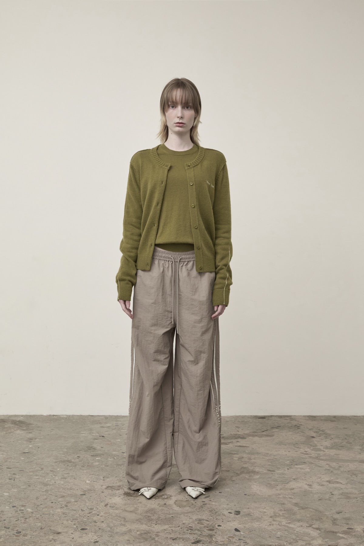 matinkim CASHMERE BLENDED ROUND KNIT CARDIGAN IN OLIVE