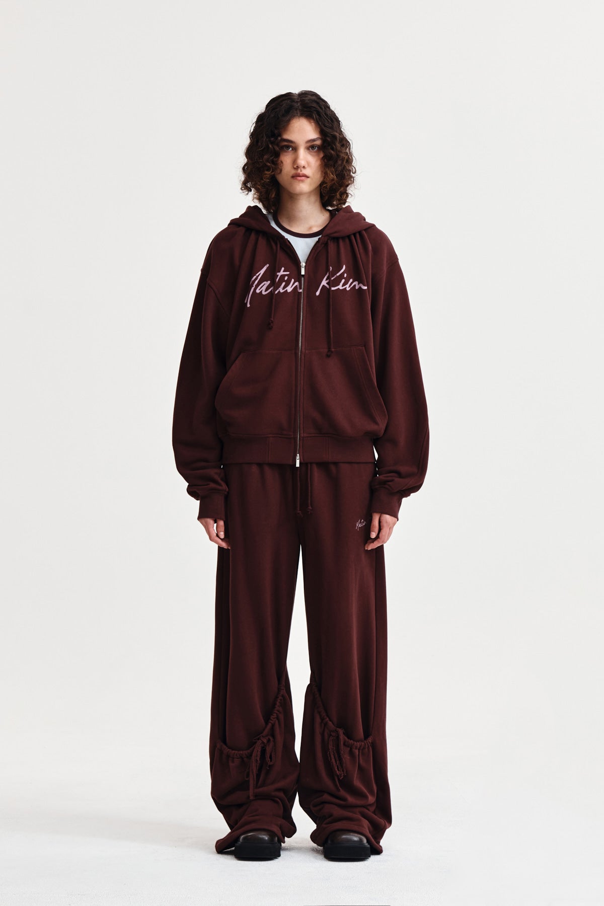 matinkim DRAWSTRING POINT SWEATPANTS IN BURGUNDY