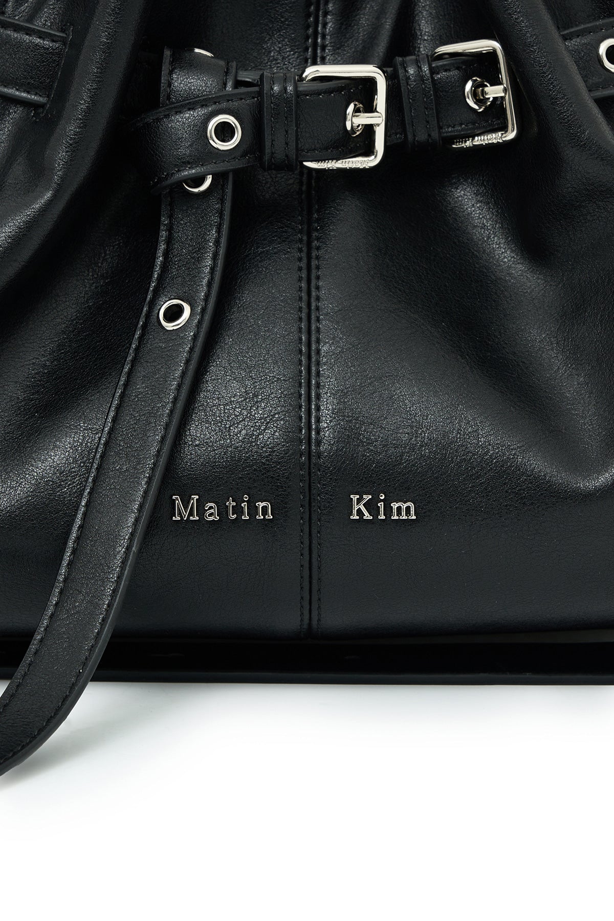 matinkim BELTED VOLUNN SMALL BUCKET BAG IN BLACK