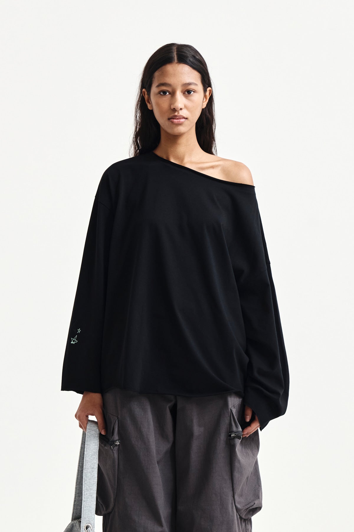 matinkim RAW HEM FINISHED BOAT NECK TOP IN BLACK