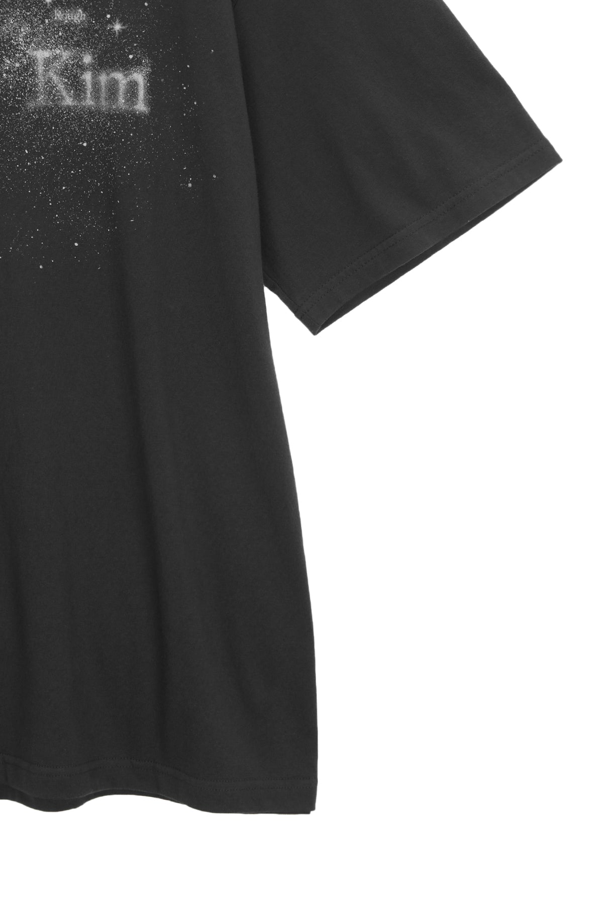 matinkim TWINKLE GRAPHIC LOGO TOP FOR MEN IN CHARCOAL