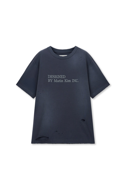 matinkim SPRAY WASHED LETTERING DAMAGED TOP IN NAVY