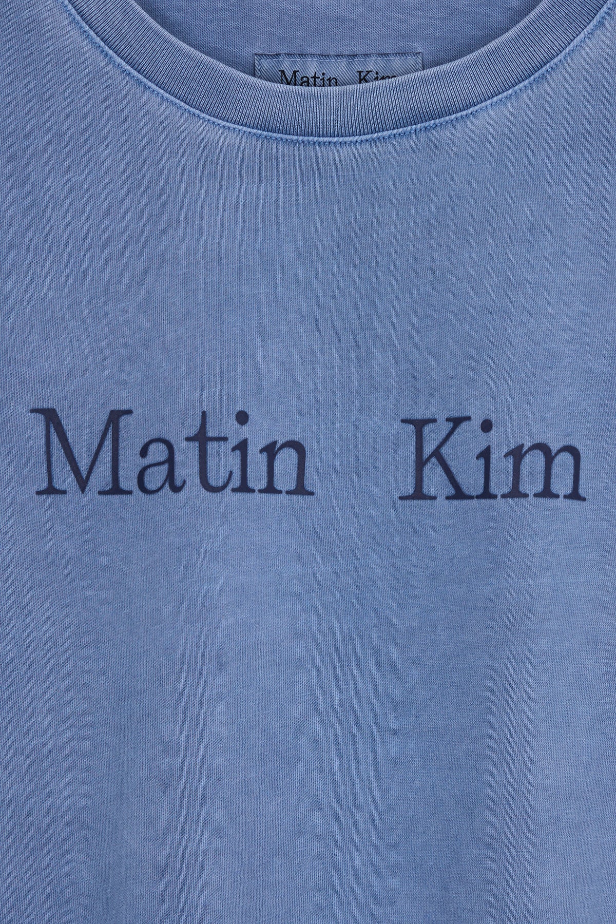 matinkim PIGMENT LOGO CROP TOP IN POWDER BLUE